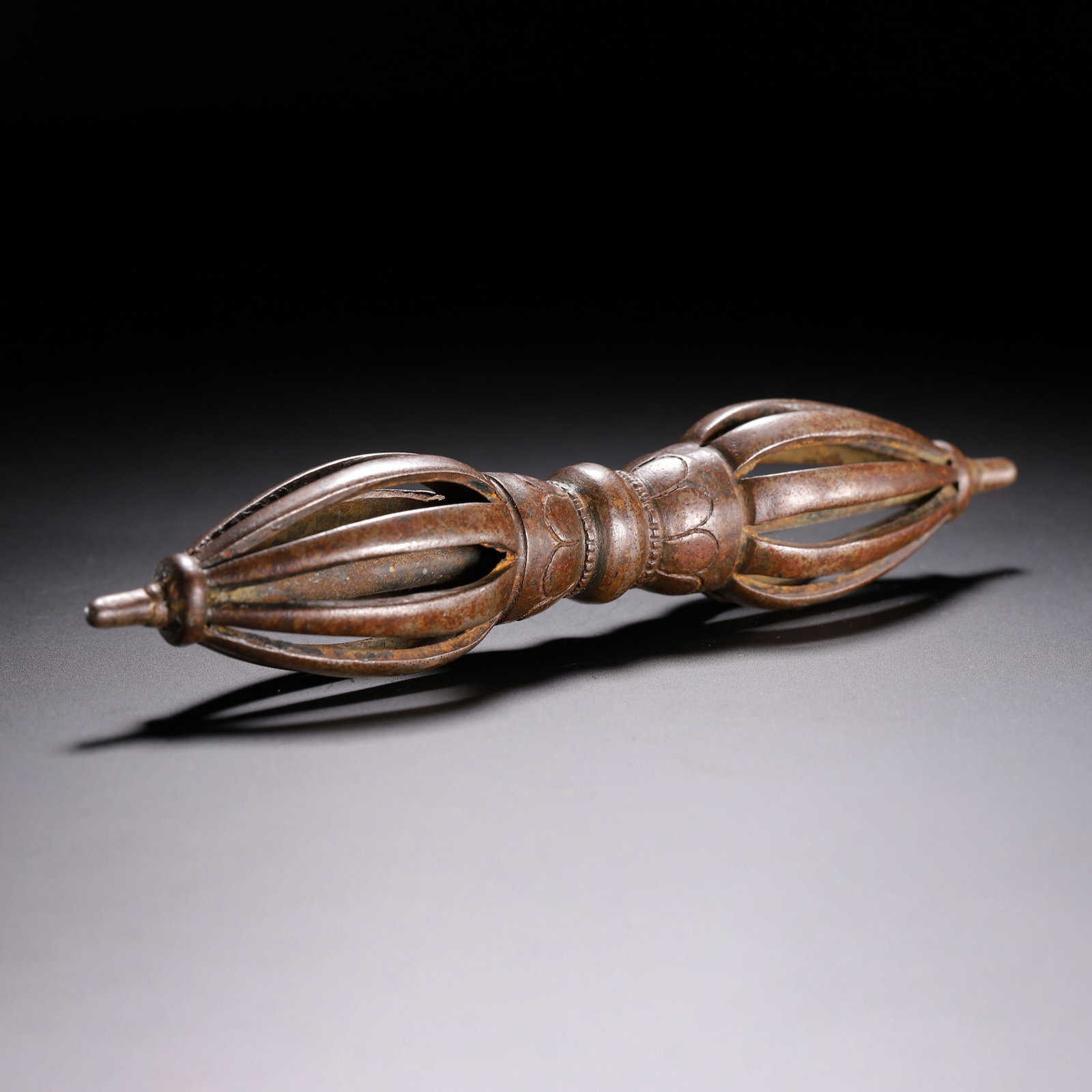 AN IRON ARTIFACT: 清 铁法器 An iron artifact Ht.16cm