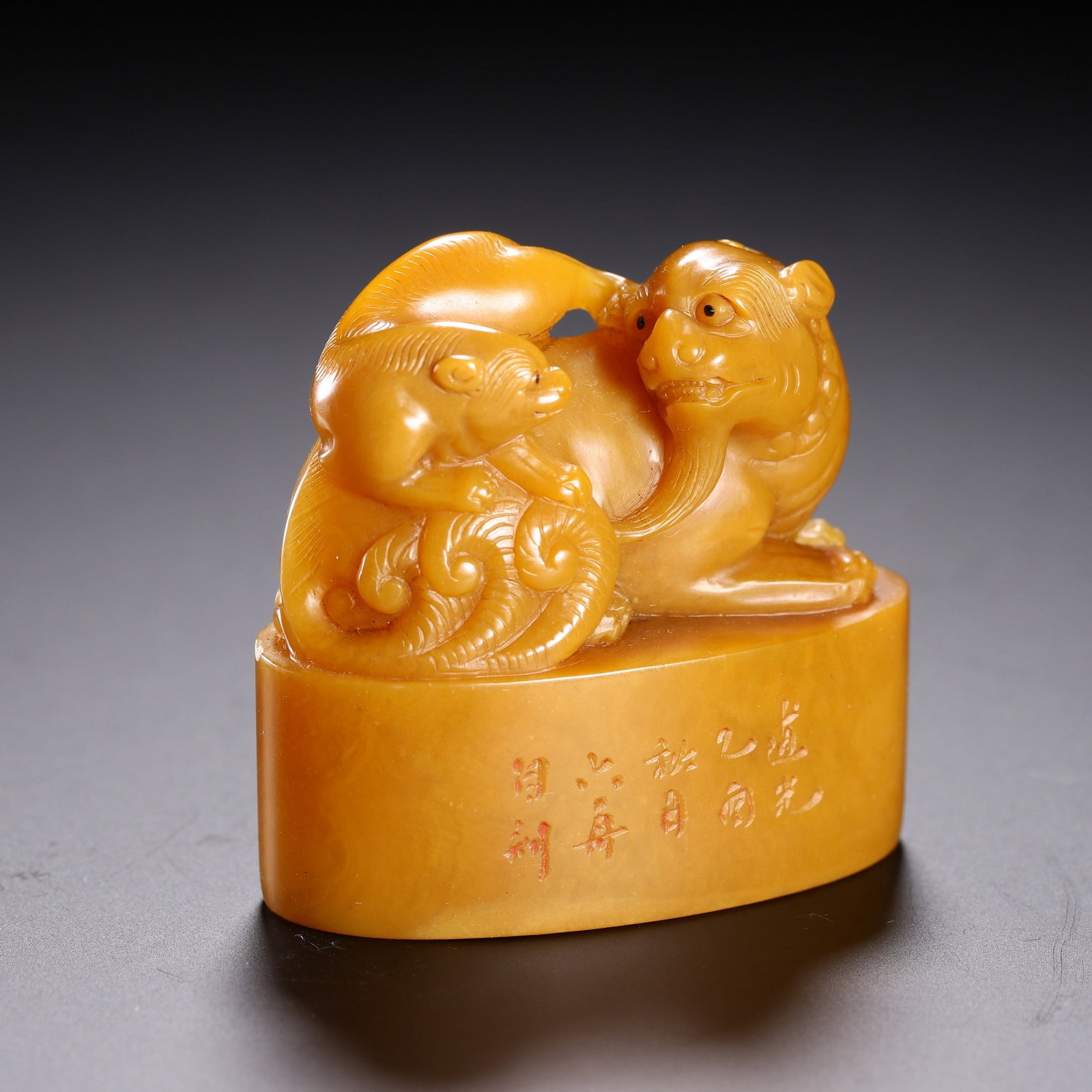 A TIANHUANG SEAL: 田黄印章 A tianhuang seal 4.5×2.3×4.5cm W.70g