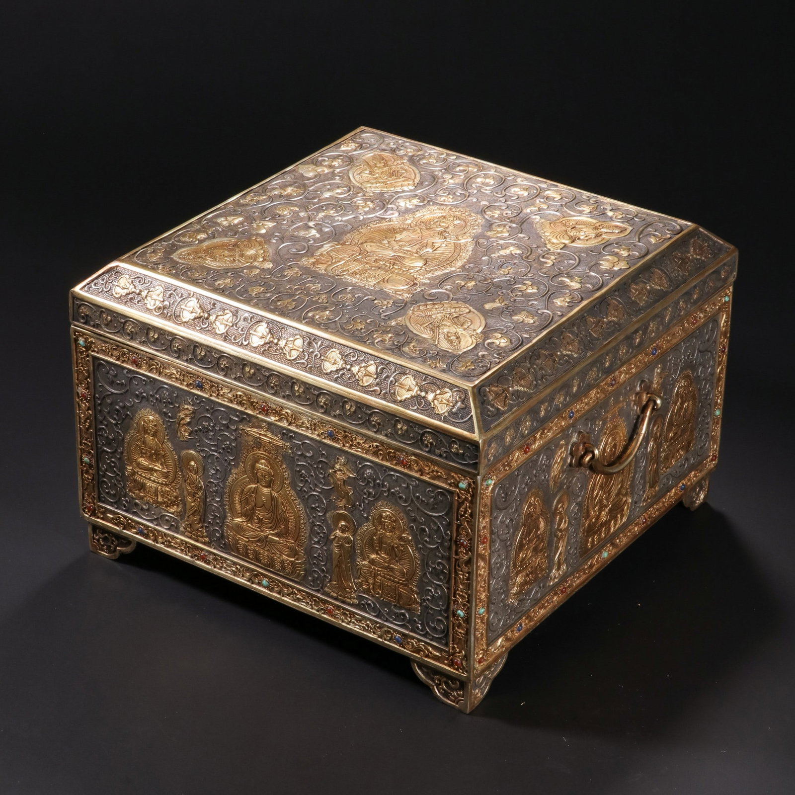SILVER GILDED BUDDHIST SCRIPTURES: 清 银鎏金佛经 Silver gilded Buddhist scriptures Ht.19.5cm