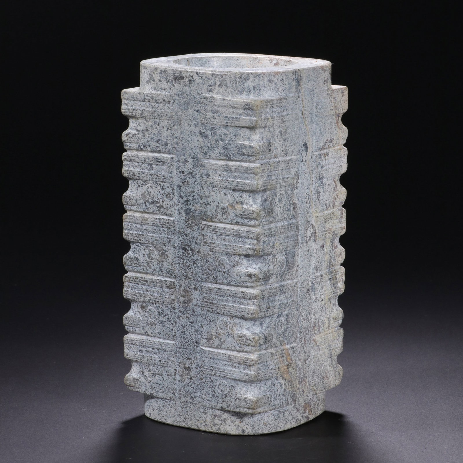 A JADE CONG: 清 玉琮 A jade cong Ht.15.5cm
