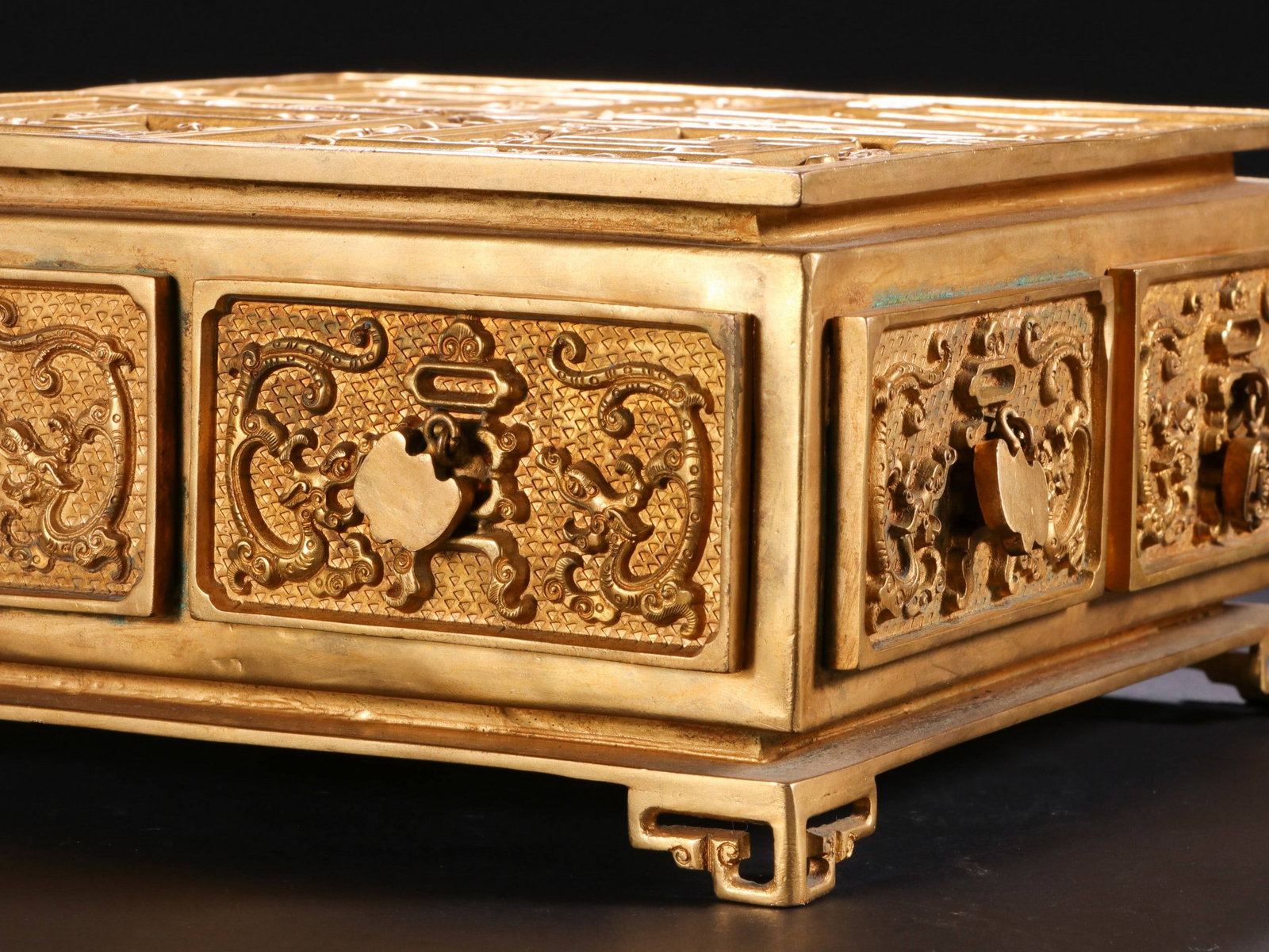 A COPPER GILDING BOX - 2