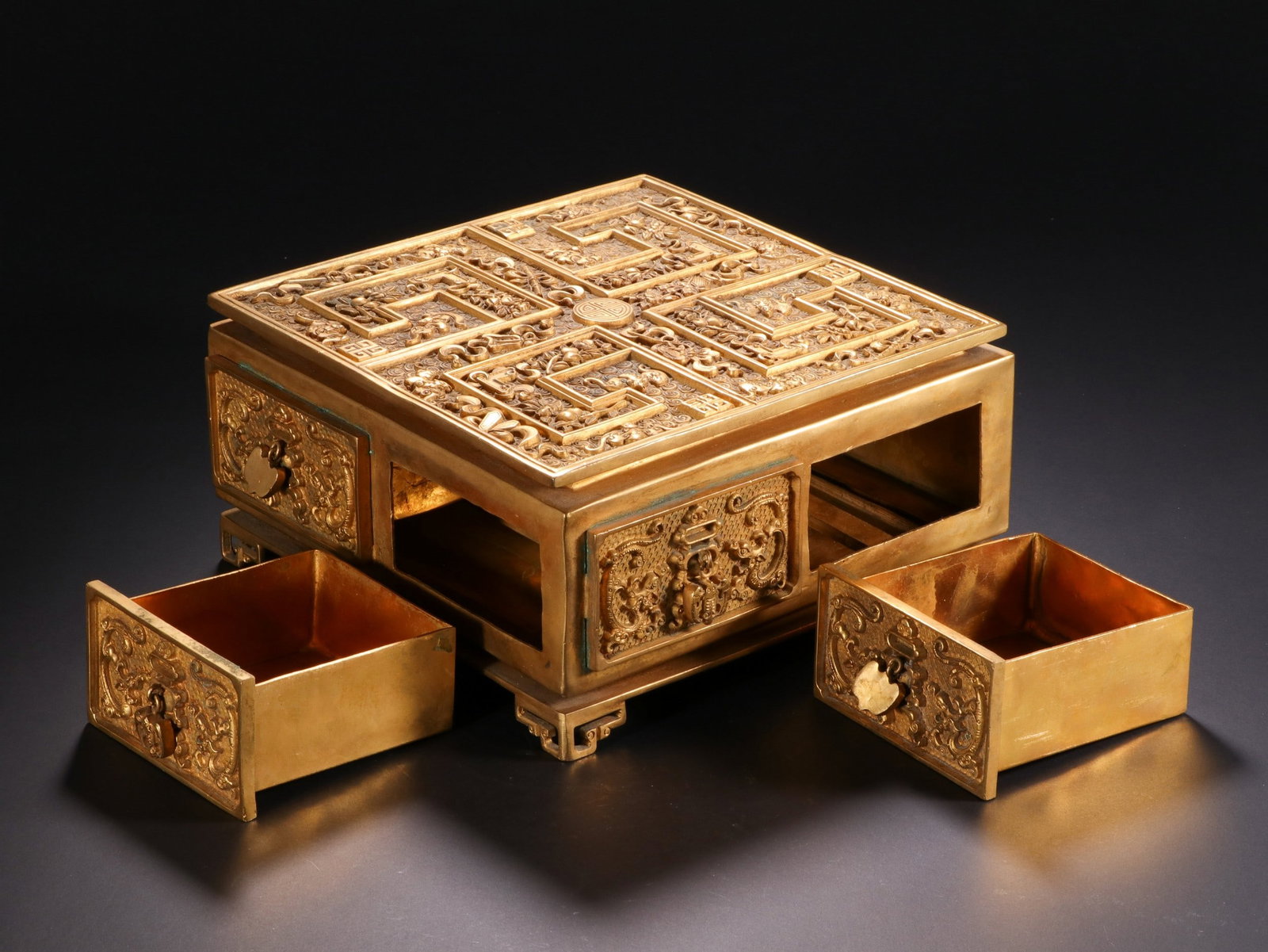 A COPPER GILDING BOX - 4