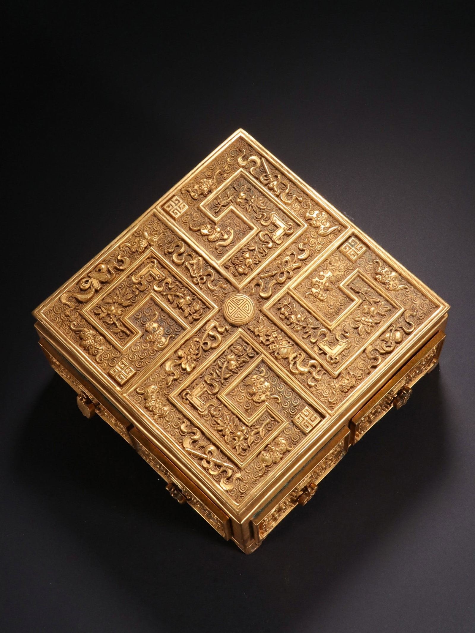 A COPPER GILDING BOX - 7