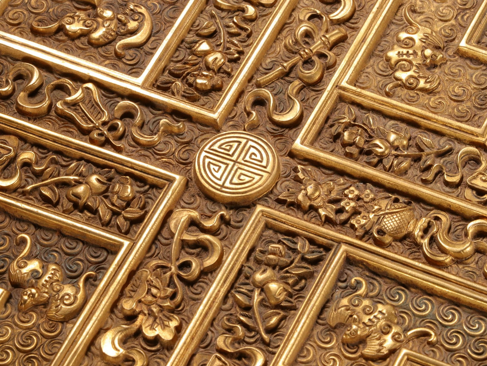 A COPPER GILDING BOX - 8