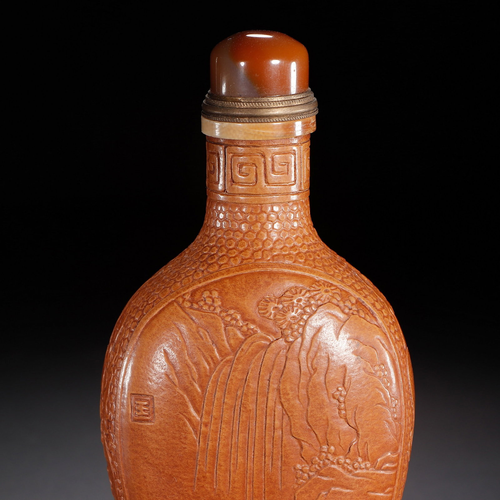 A SNUFF BOTTLE - 3