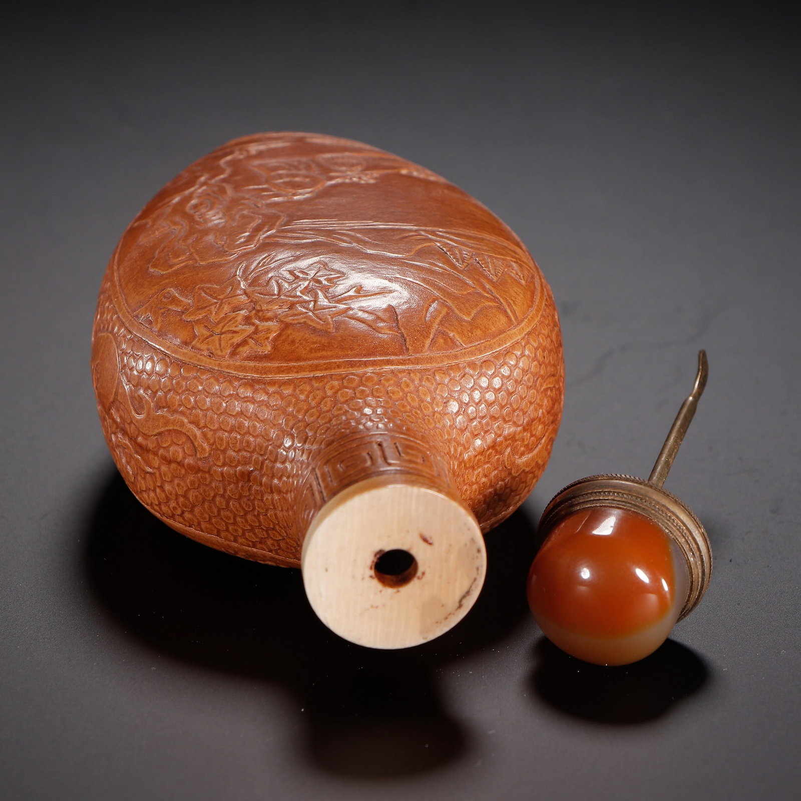 A SNUFF BOTTLE - 5