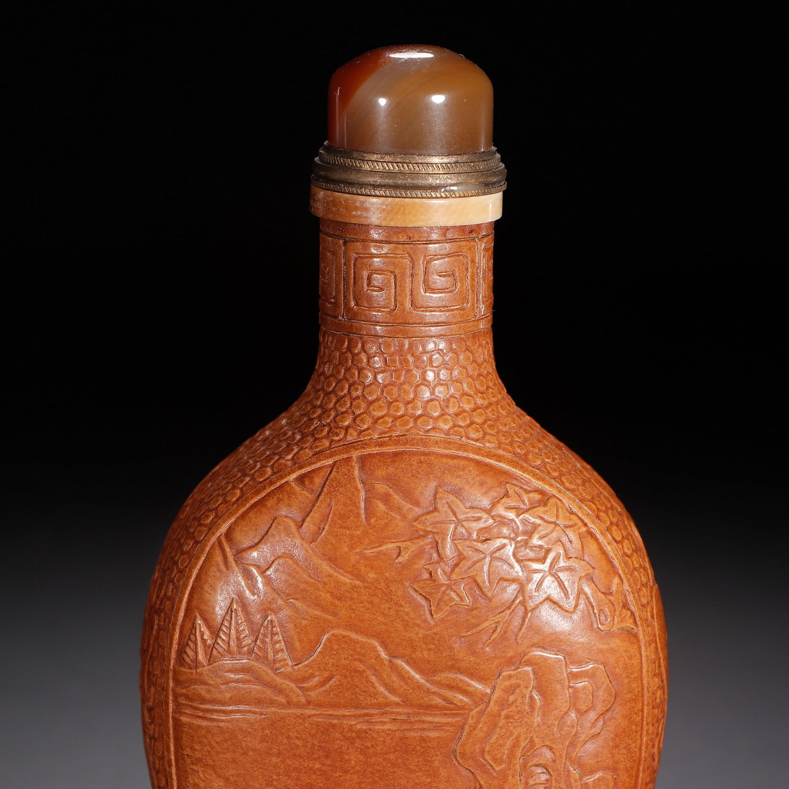 A SNUFF BOTTLE - 8
