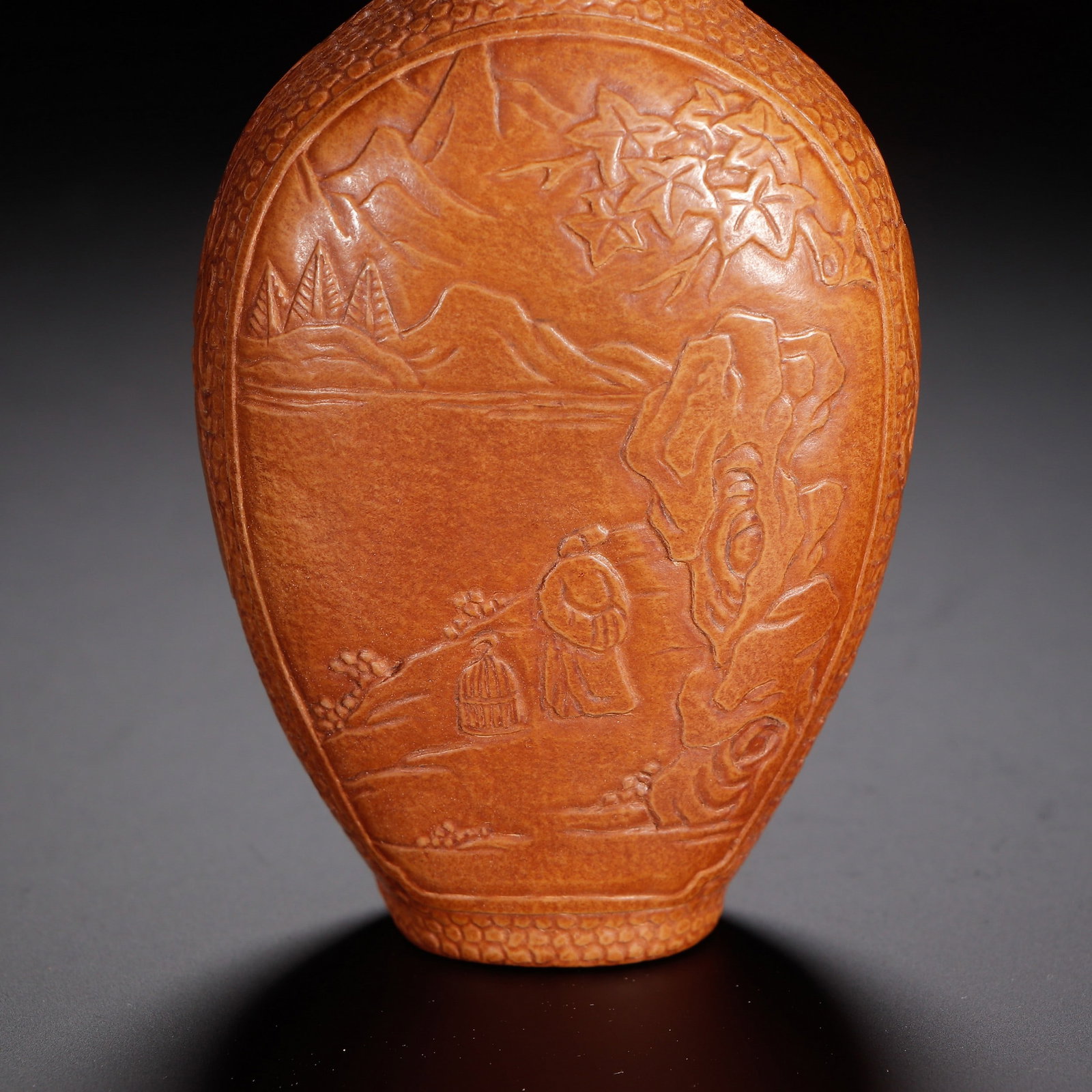 A SNUFF BOTTLE - 9
