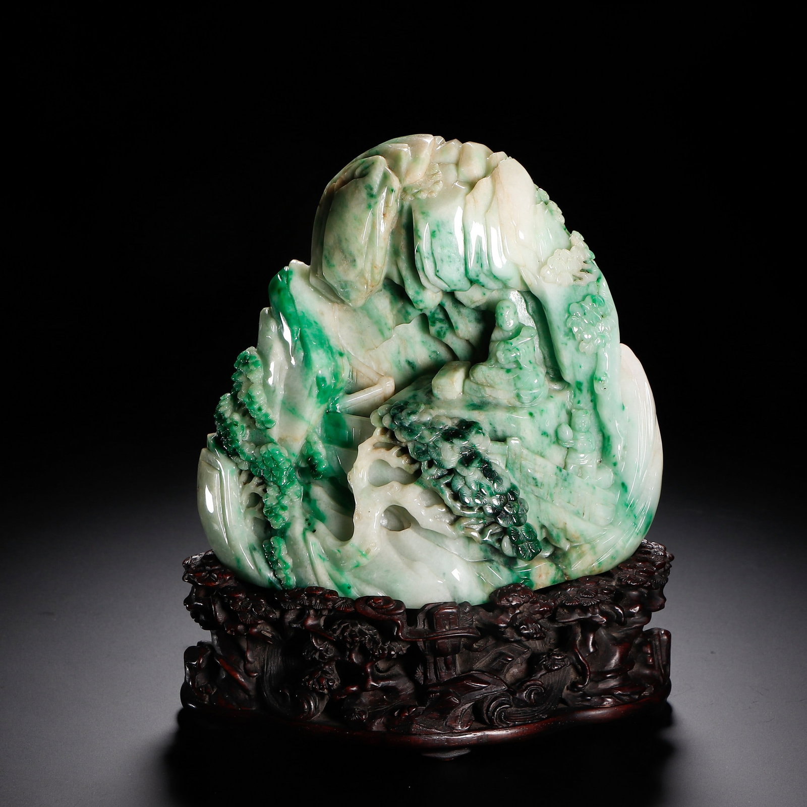 A JADE: 清 翡翠山子 A jade Ht.16.5cm
