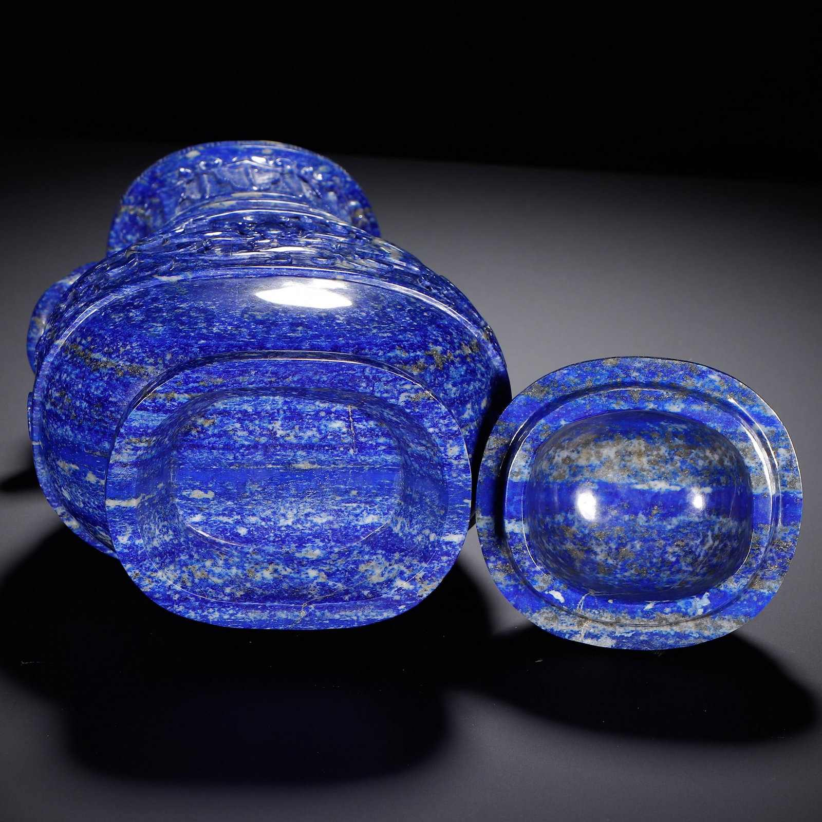 A LAPIS LAZULI VASE - 9