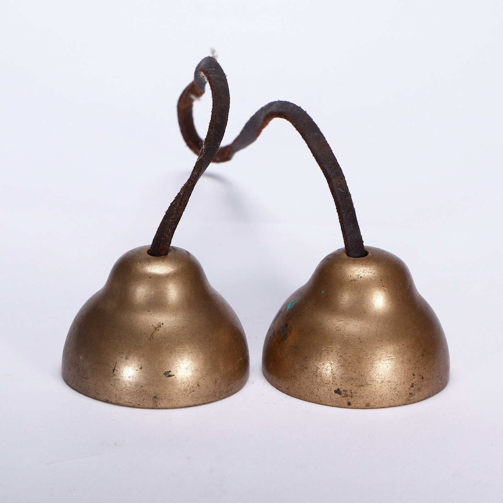 BELLS CLANG: 清 铜铃铛 Bells clang Diam.5cm