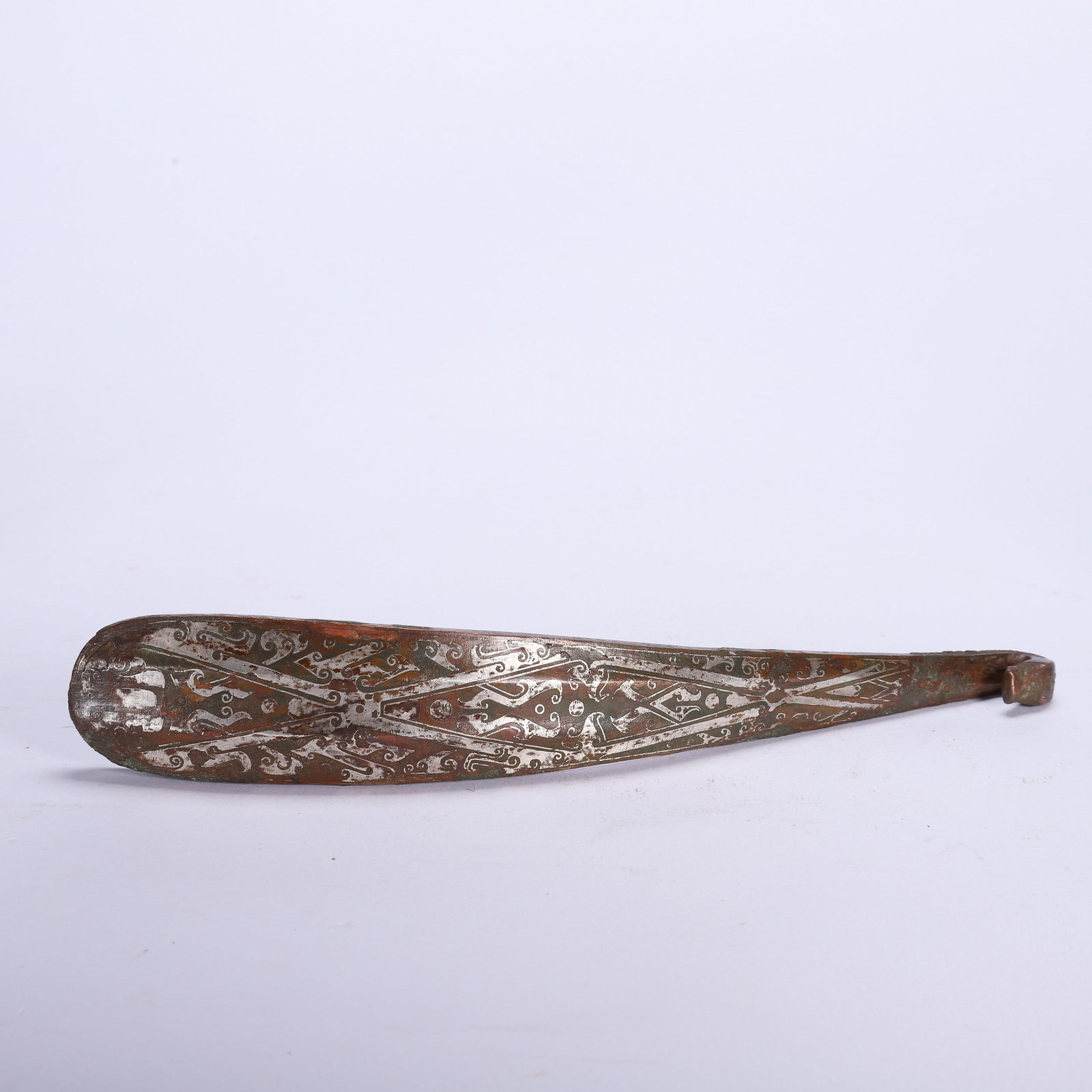 A BELT HOOK: 清 错金银带钩 A belt hook Lg.19.5cm