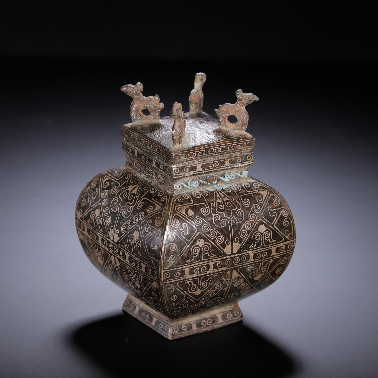 A SILVER VASE - 4