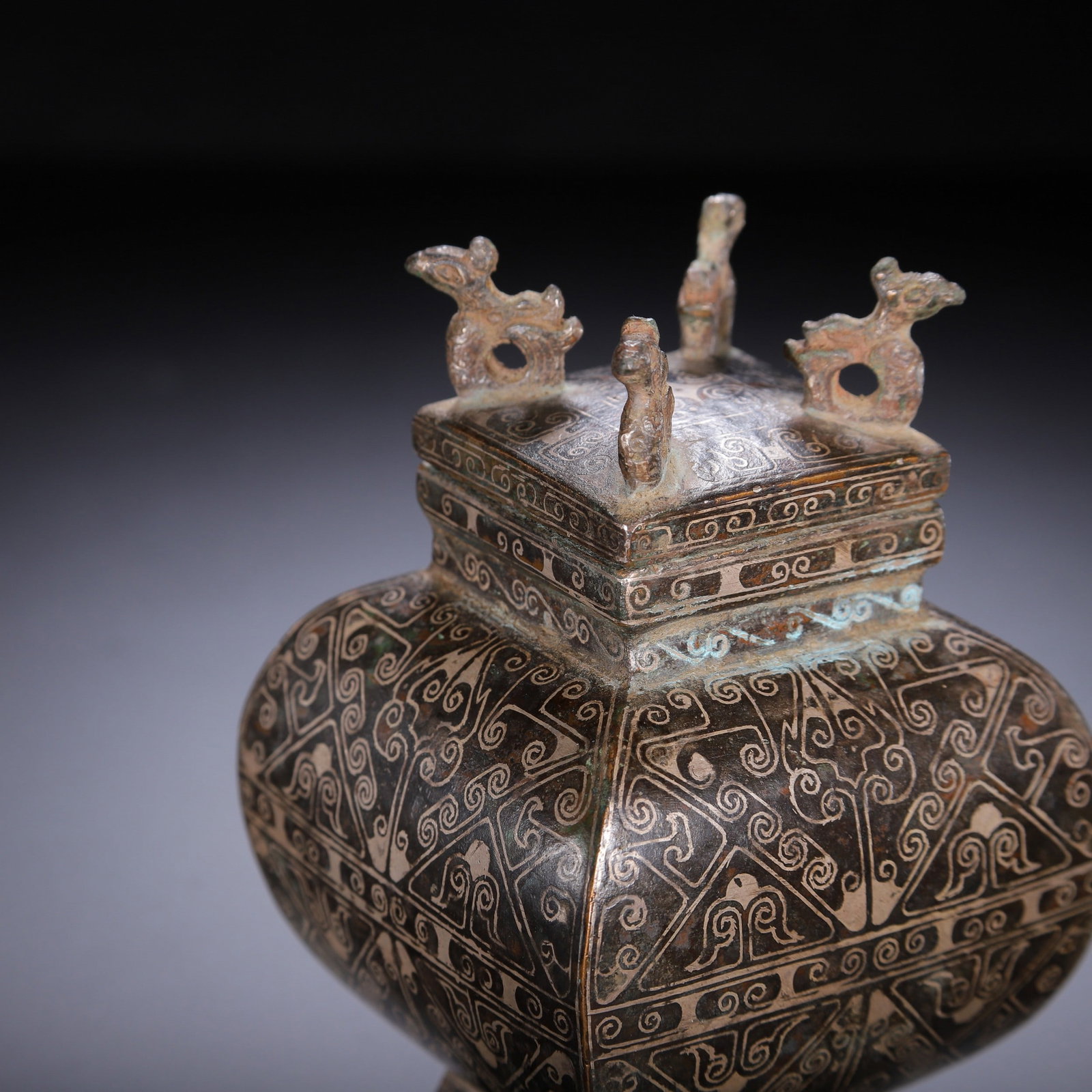A SILVER VASE - 5