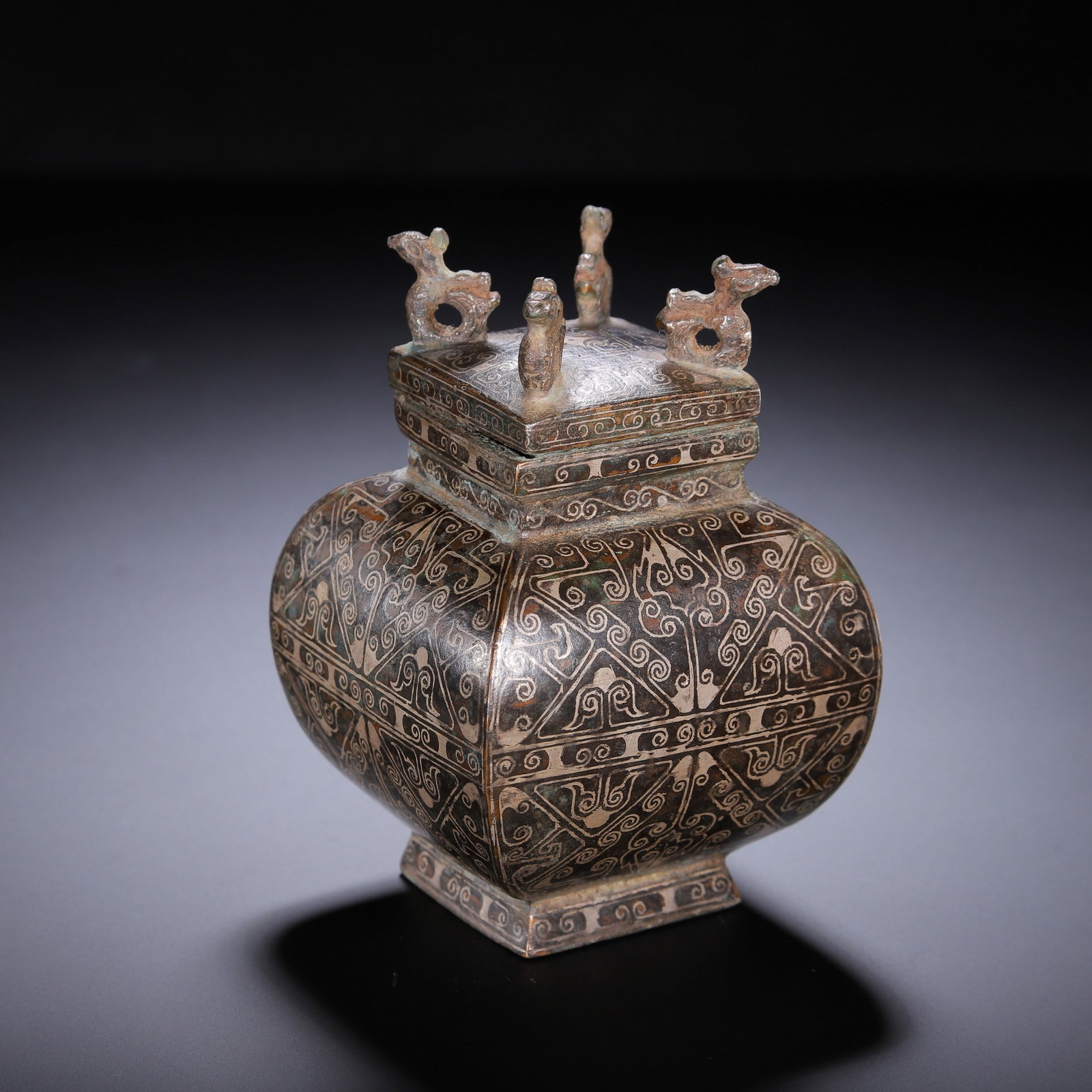 A SILVER VASE - 7