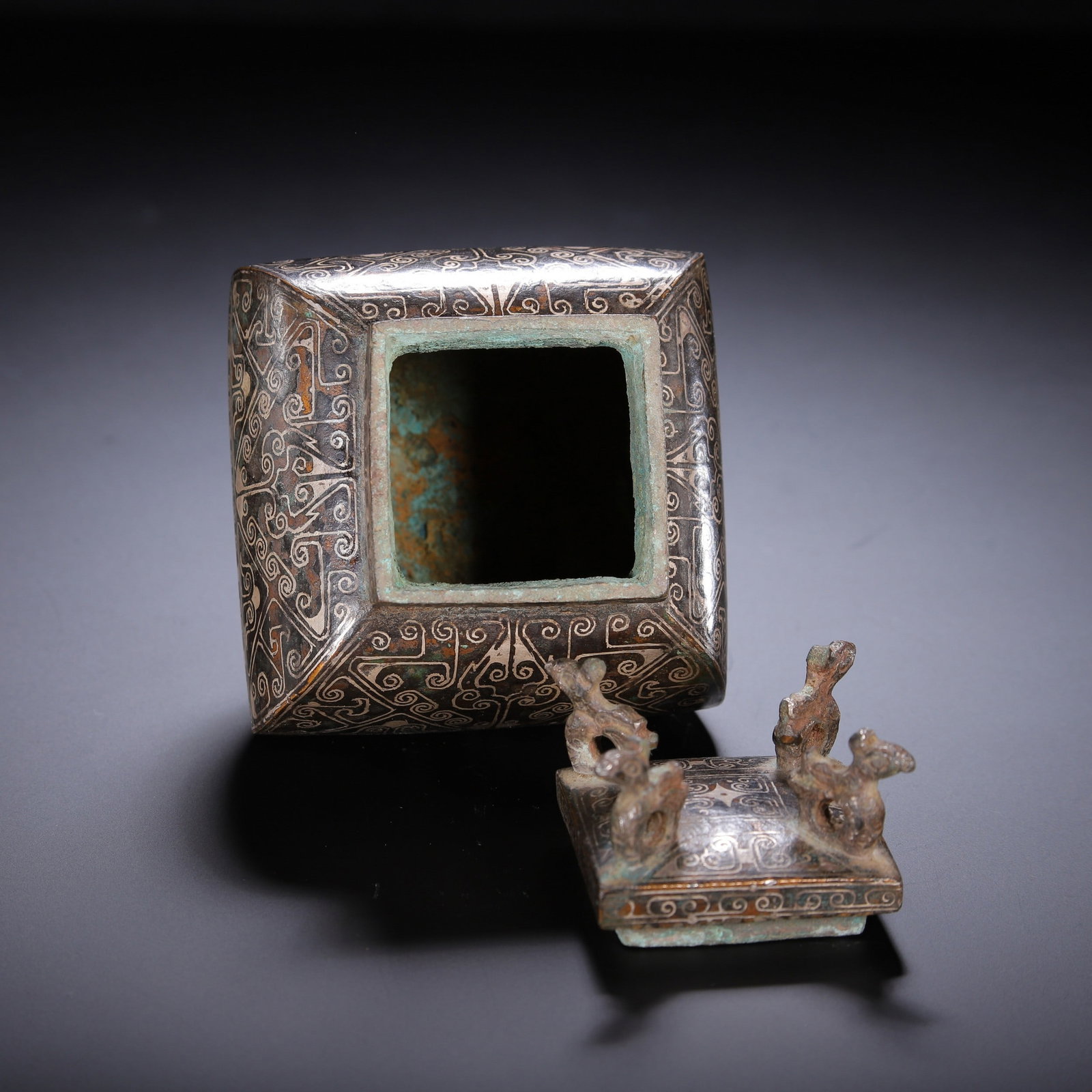 A SILVER VASE - 8
