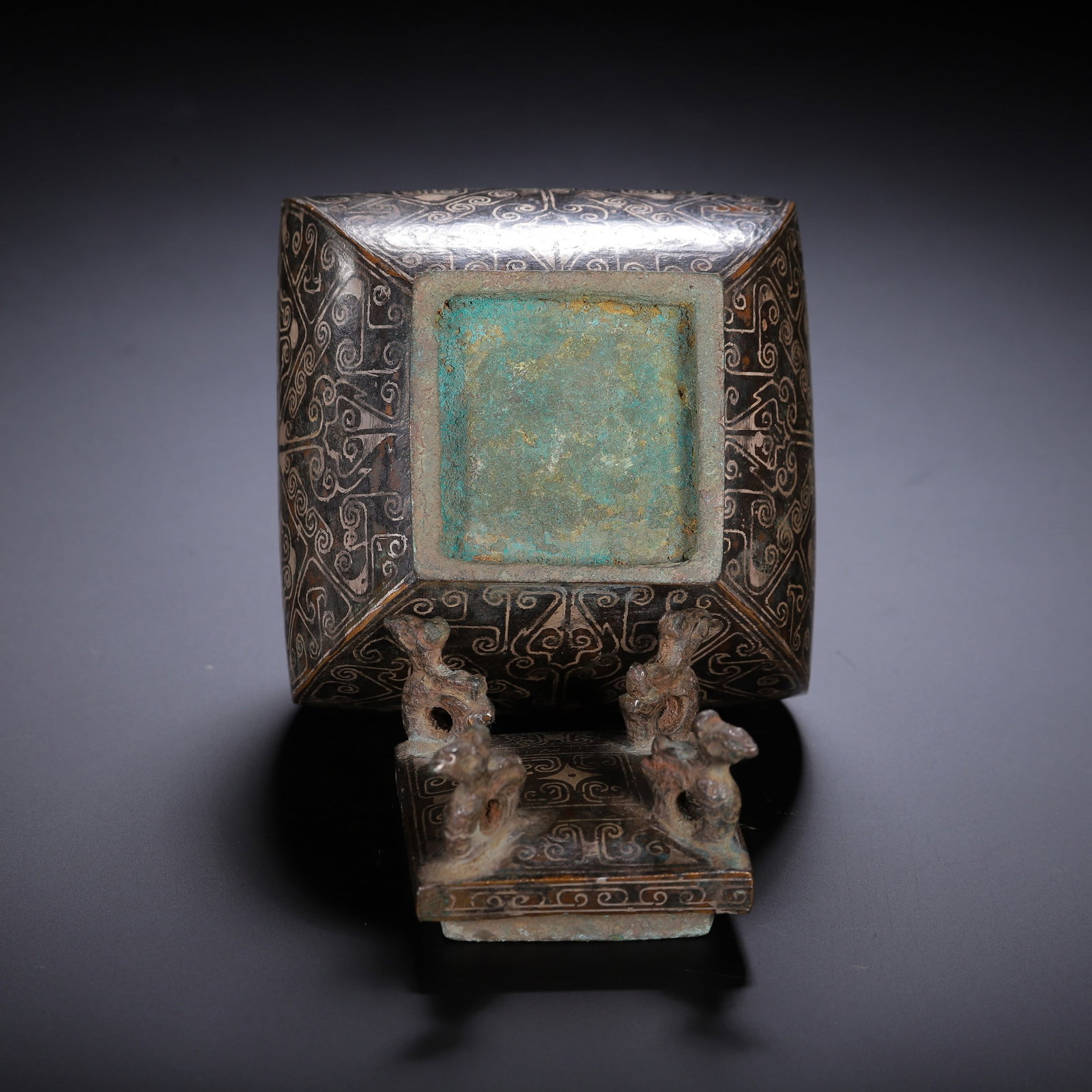 A SILVER VASE - 9