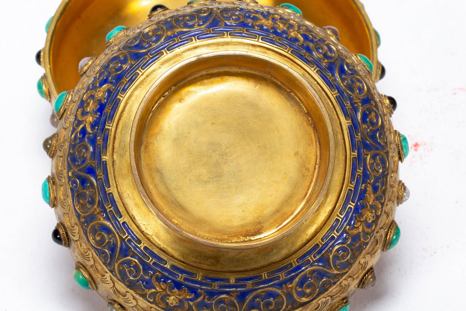 A COPPER GILDING BOX - 7