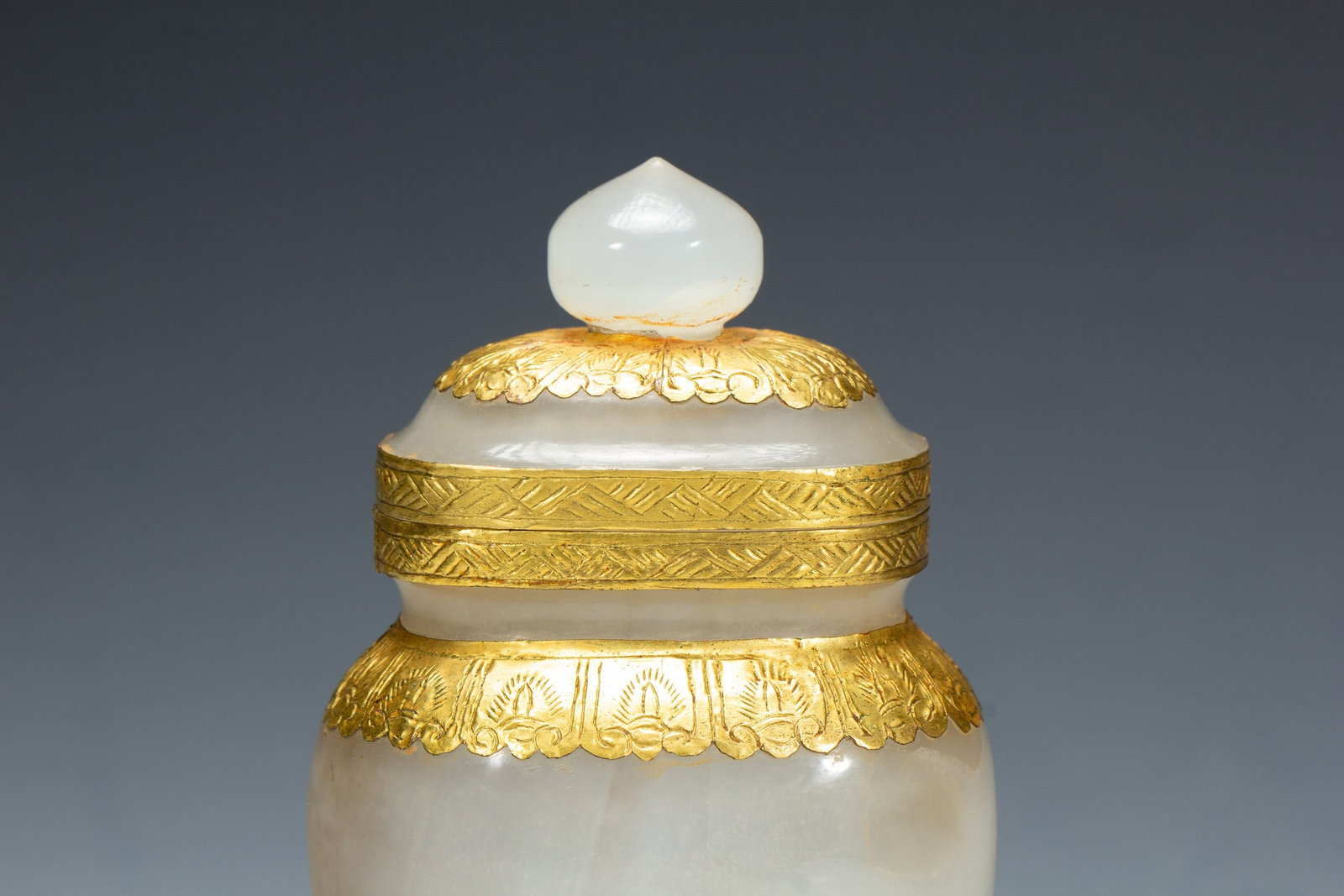 AN AGATE VASE - 2