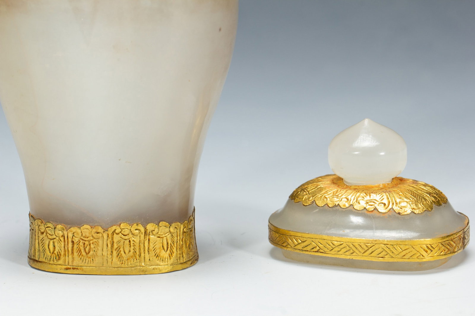 AN AGATE VASE - 7