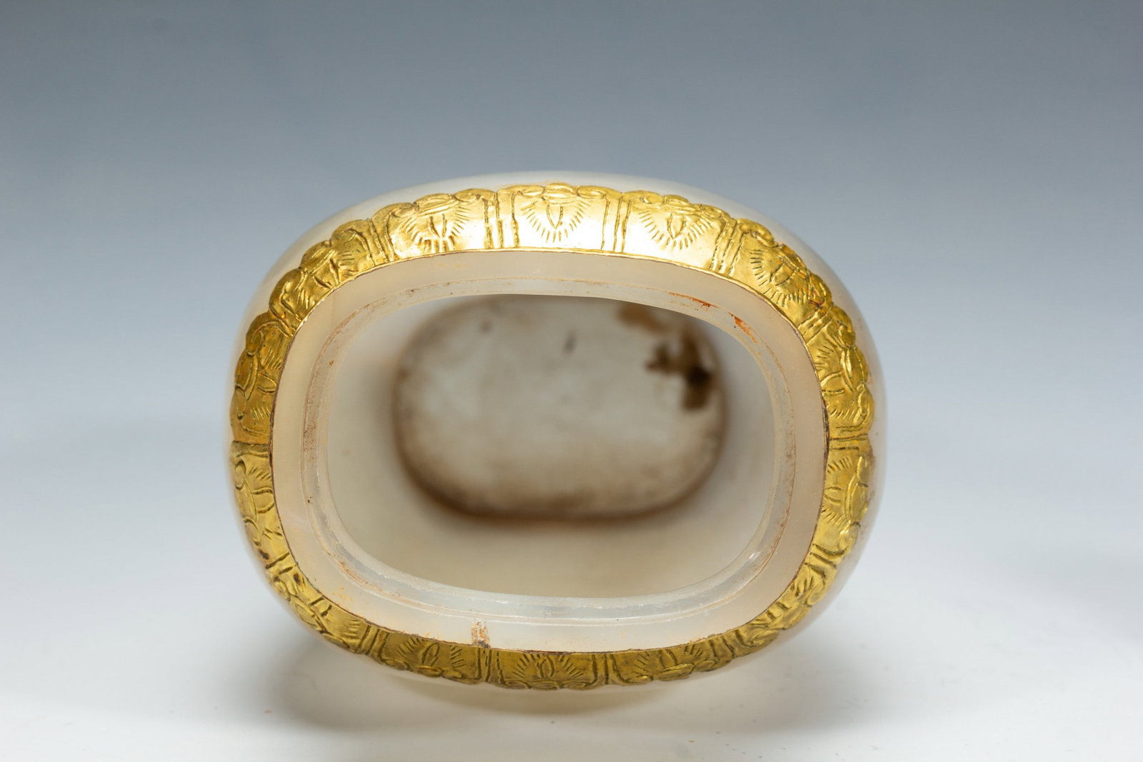 AN AGATE VASE - 8