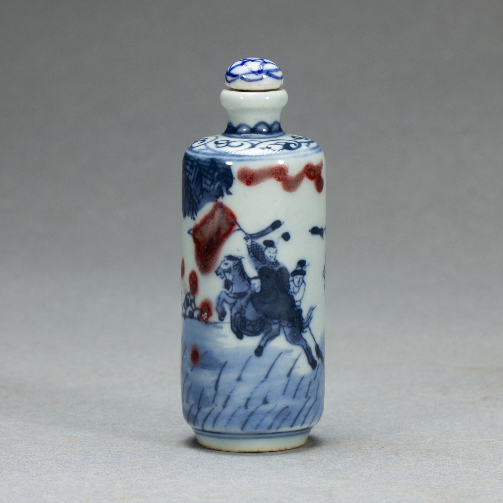 A SNUFF BOTTLE: 清 瓷鼻烟壶 A snuff bottle Ht.9cm