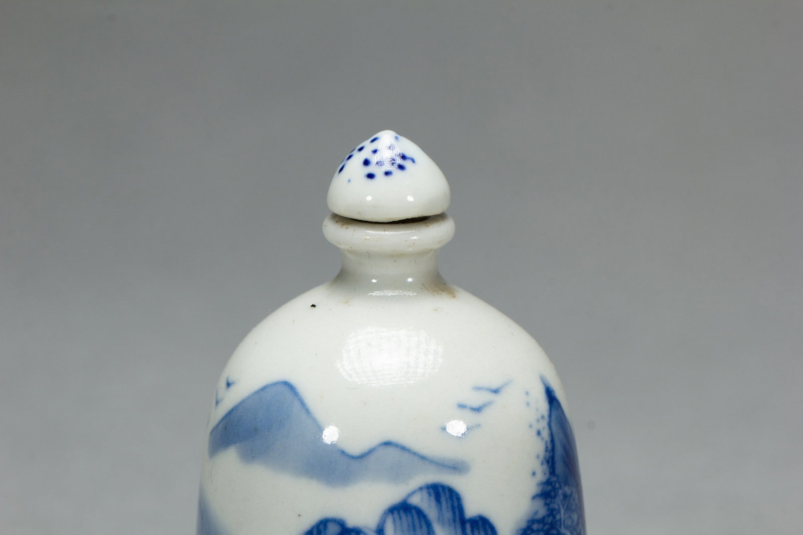 A SNUFF BOTTLE - 2