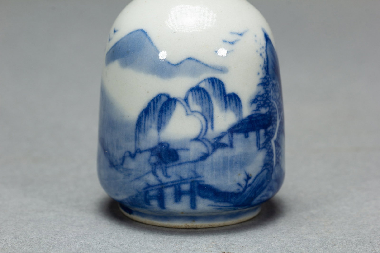 A SNUFF BOTTLE - 3