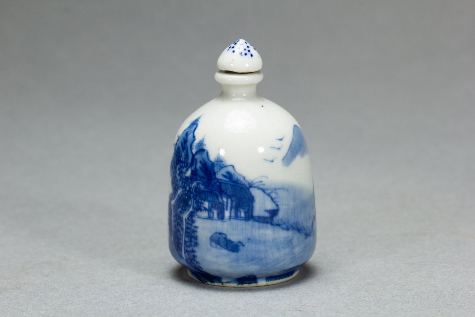 A SNUFF BOTTLE - 4