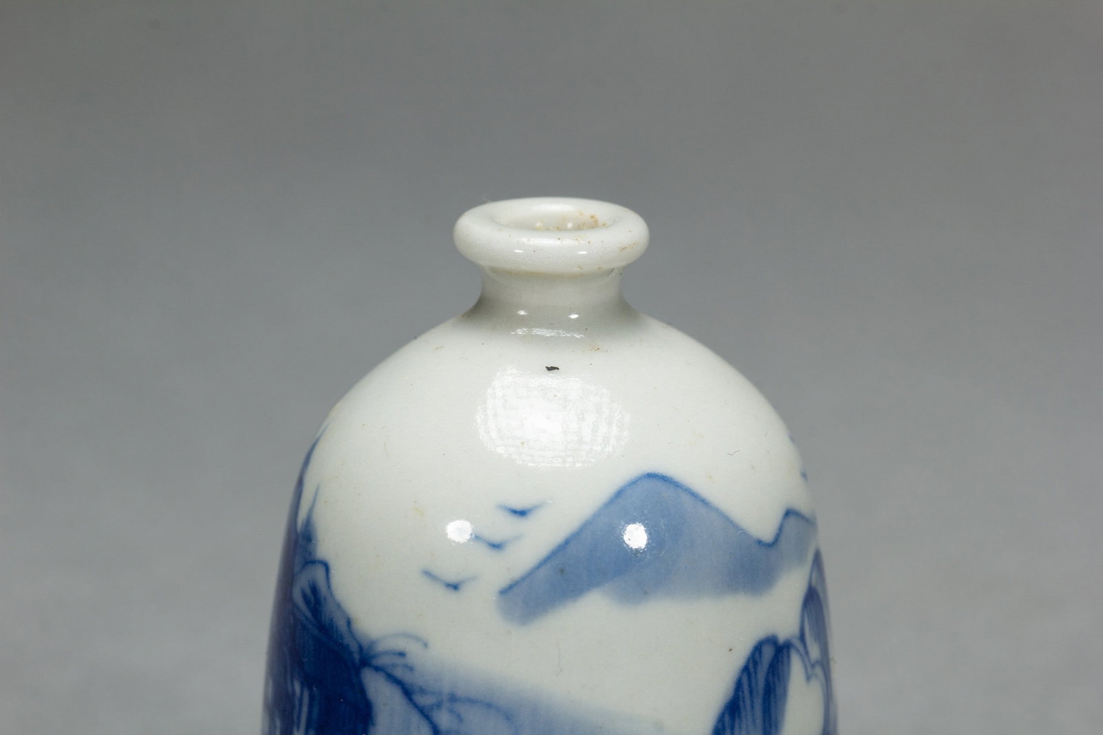 A SNUFF BOTTLE - 8