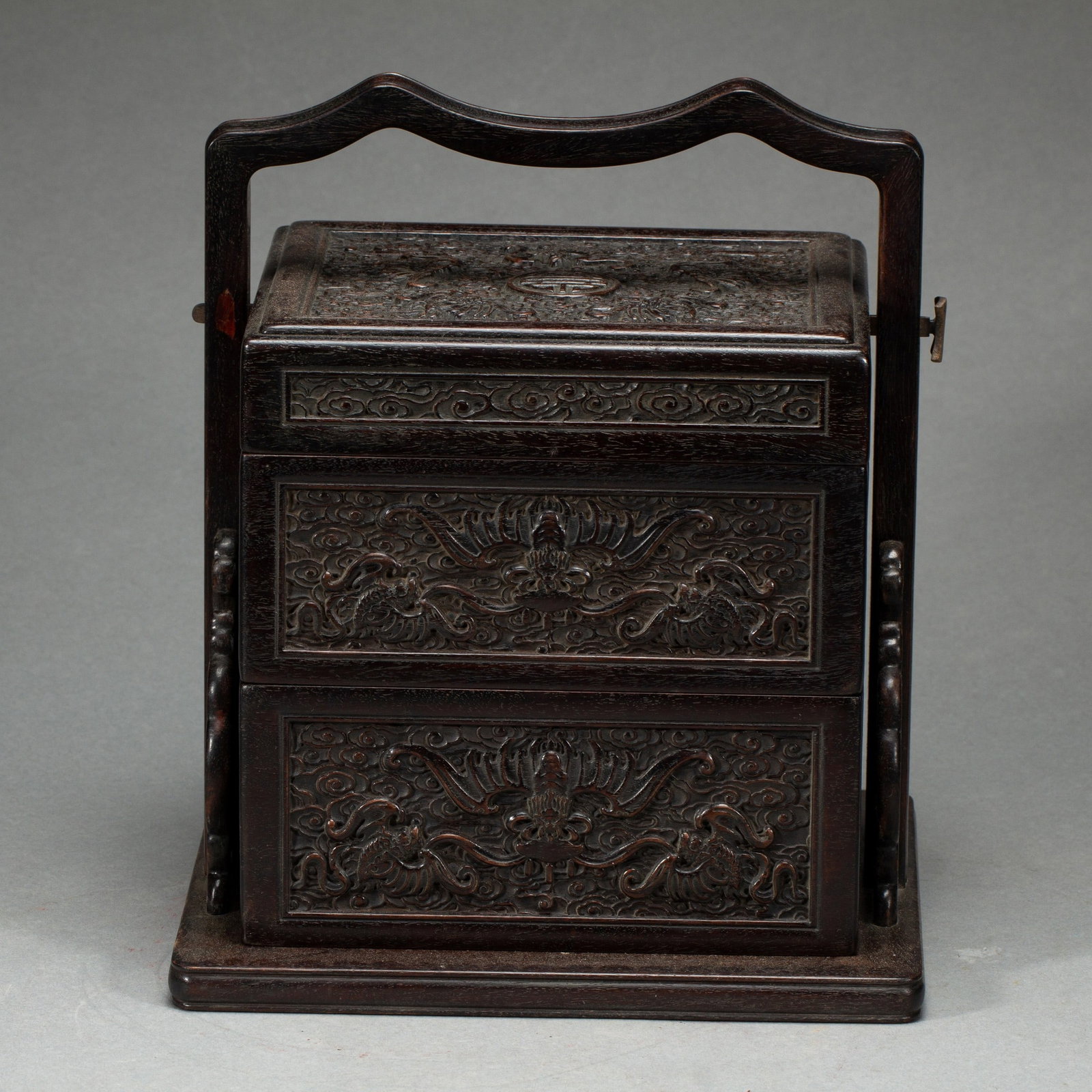 A ZITAN BOX: 清 紫檀食盒 A zitan box 22.5×19.5×26cm