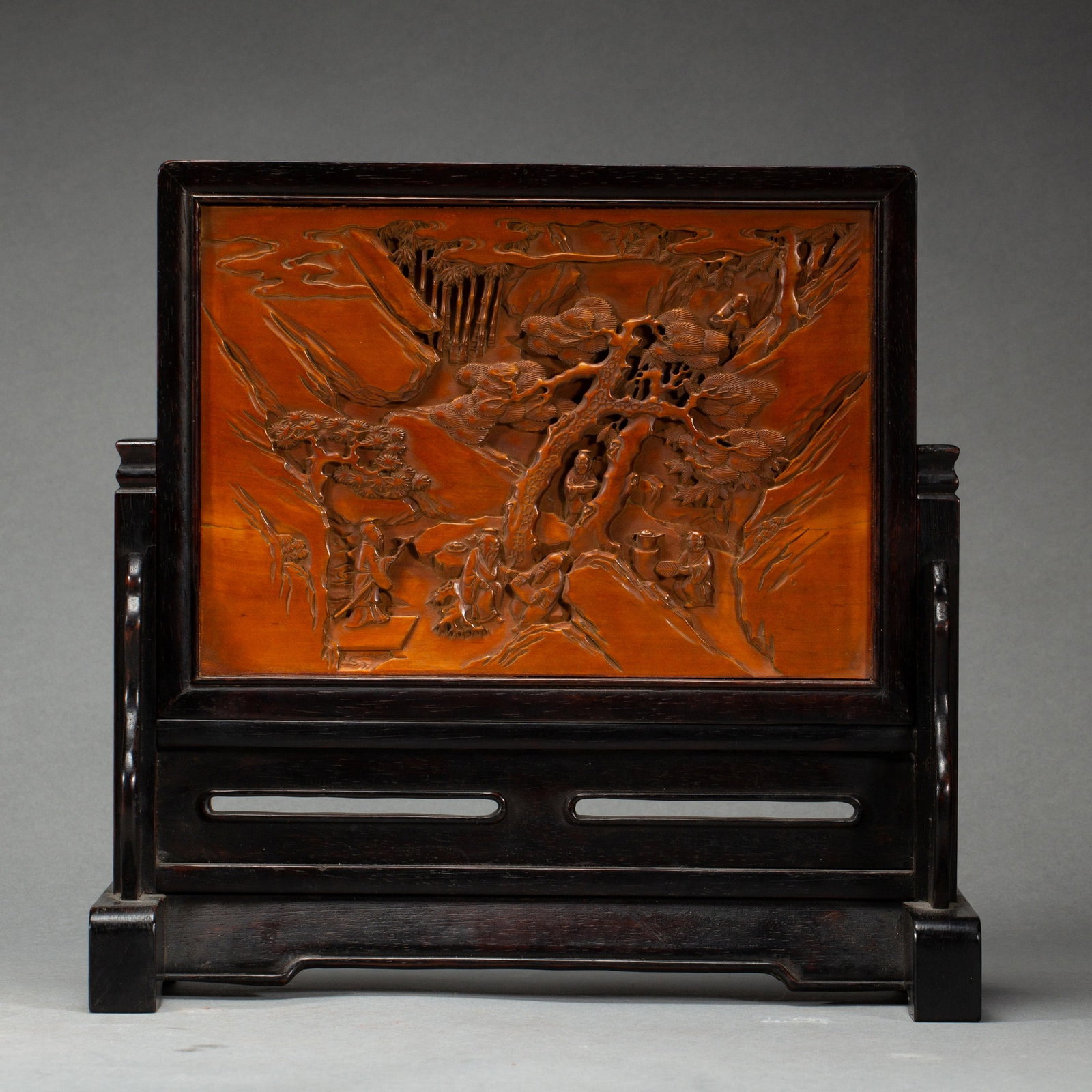 A ZITAN SCREEN: 清 紫檀嵌黄杨木插屏 A zitan screen Ht.25.5cm