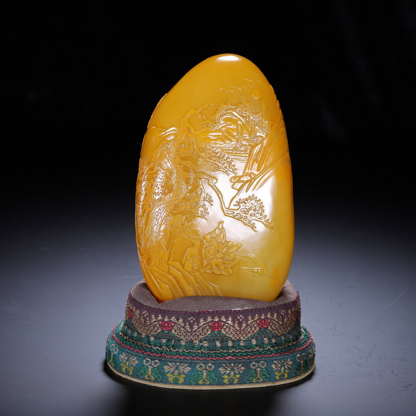 A TIANHUANG ORNAMENT: 清 田黄摆件 A tianhuang ornament Ht.12.8cm W.750g