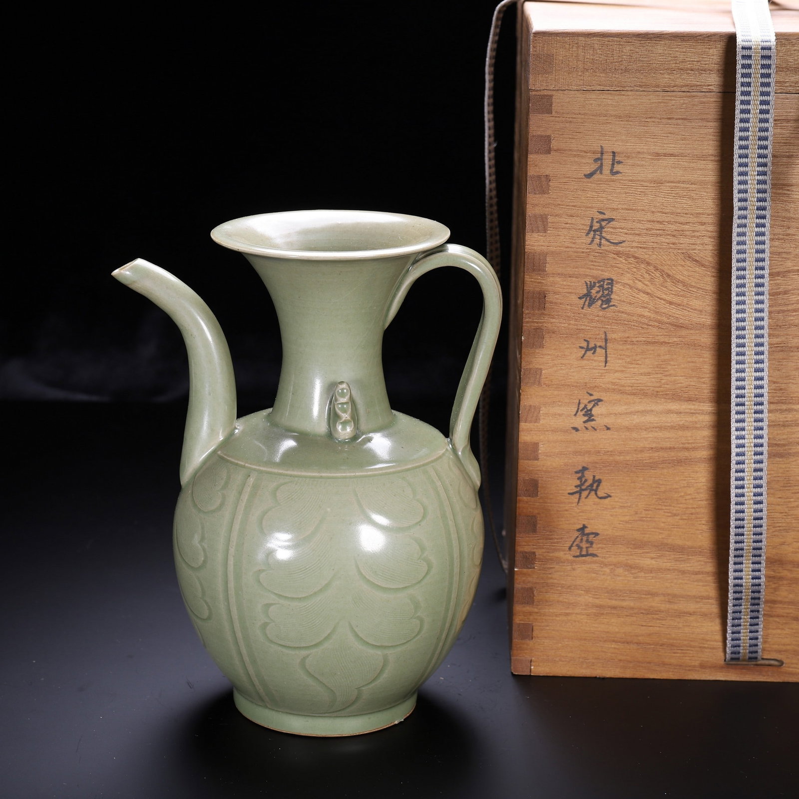 A YAOZHOU EWER: 宋 耀州窑执壶 A Yaozhou ewer Ht.20.5cm