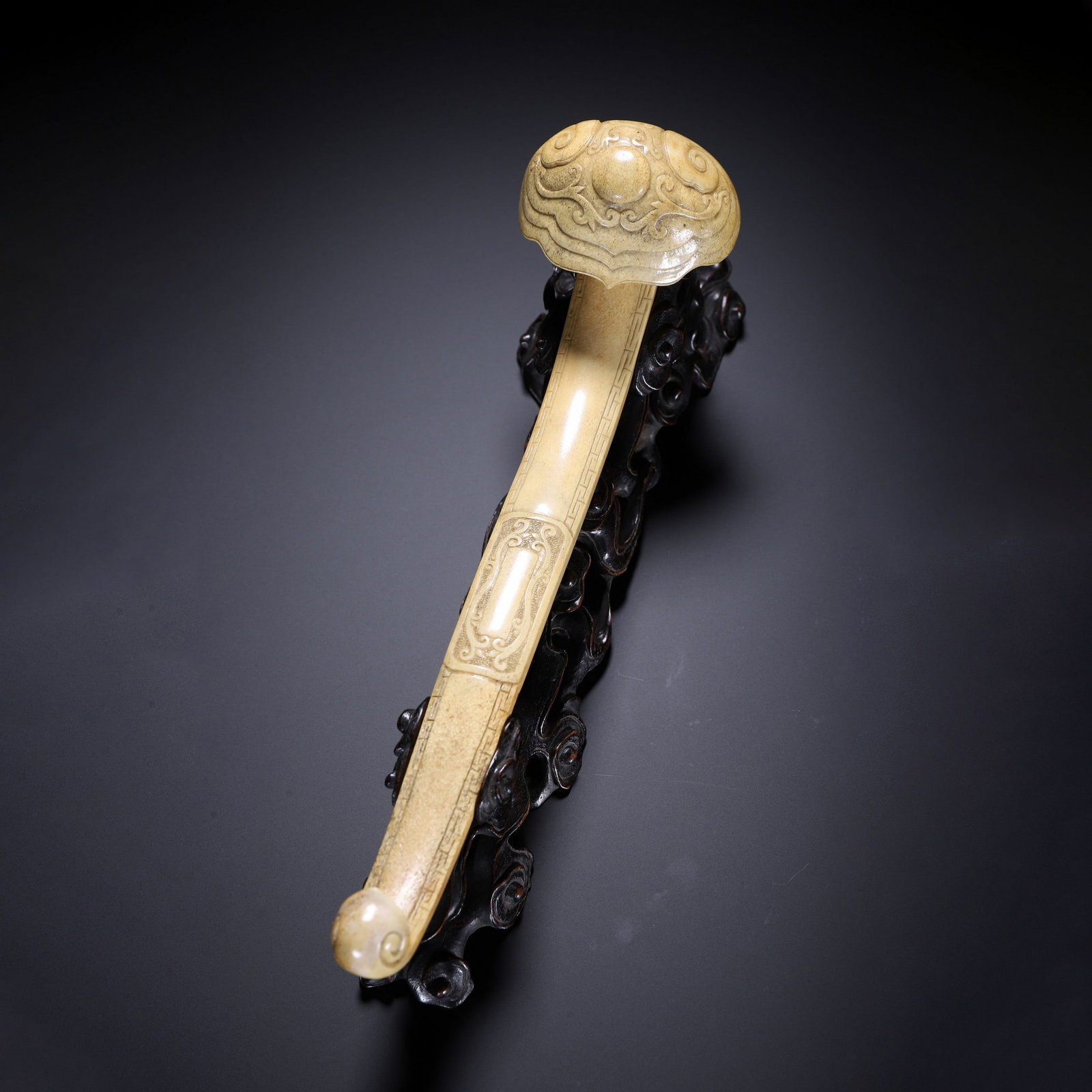 ANTLER RUYI: 清 鹿角如意 Antler ruyi Lg.27cm