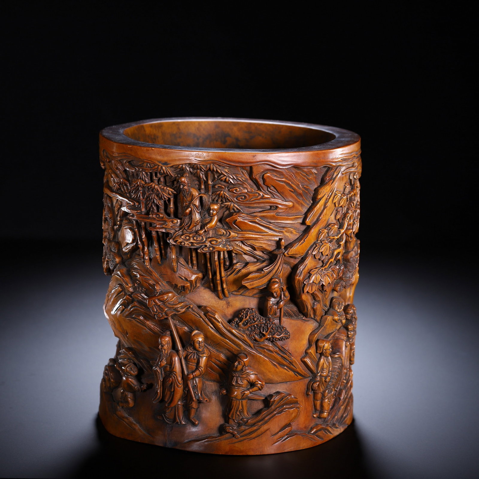 A ROSEWOOD BRUSH POT: 清 红木笔筒 A rosewood brush pot Diam.16cm Ht.17.5cm