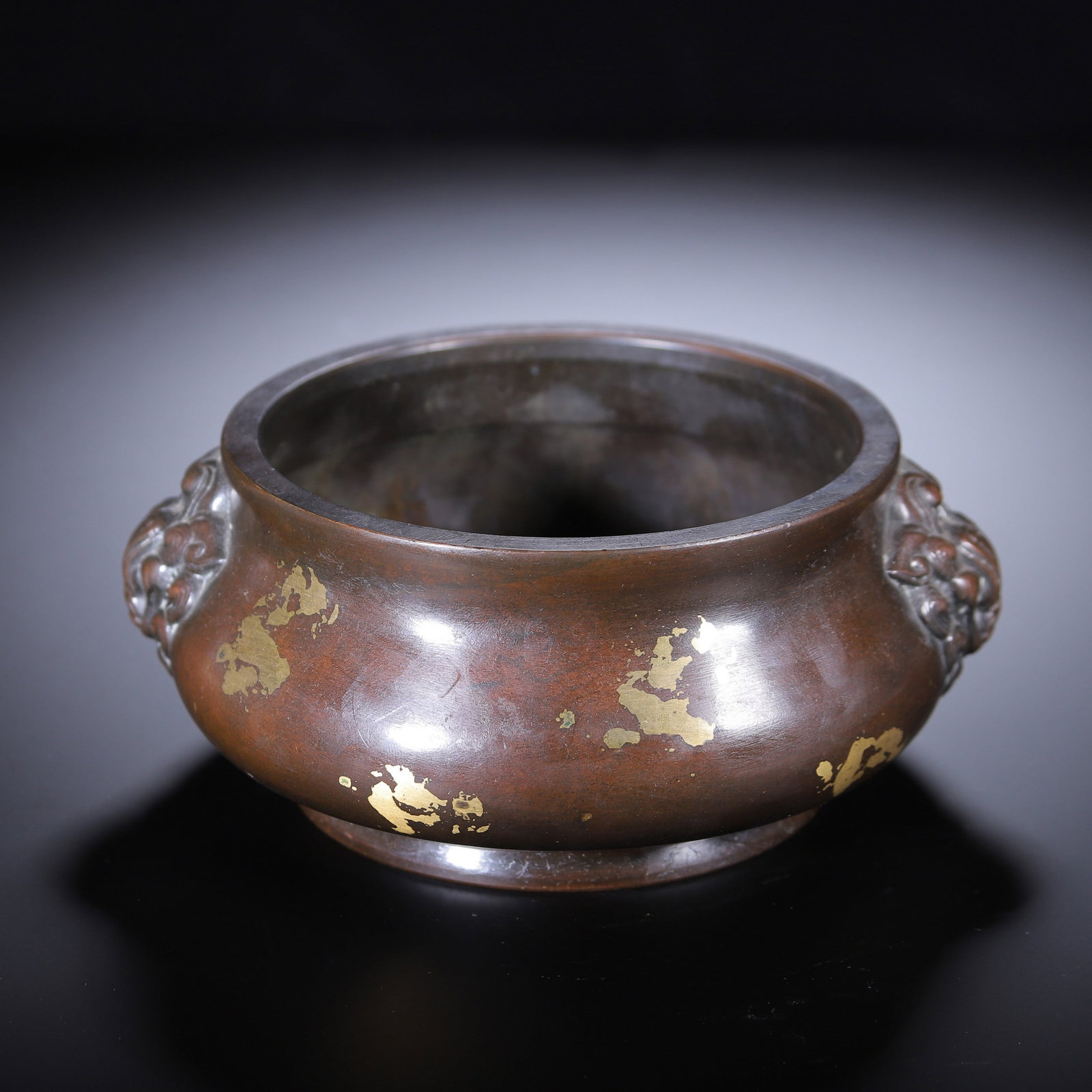 A COPPER GILDING INCENSE BURNER: 清 铜鎏金香炉 A copper gilding incense burner Lg.17cm