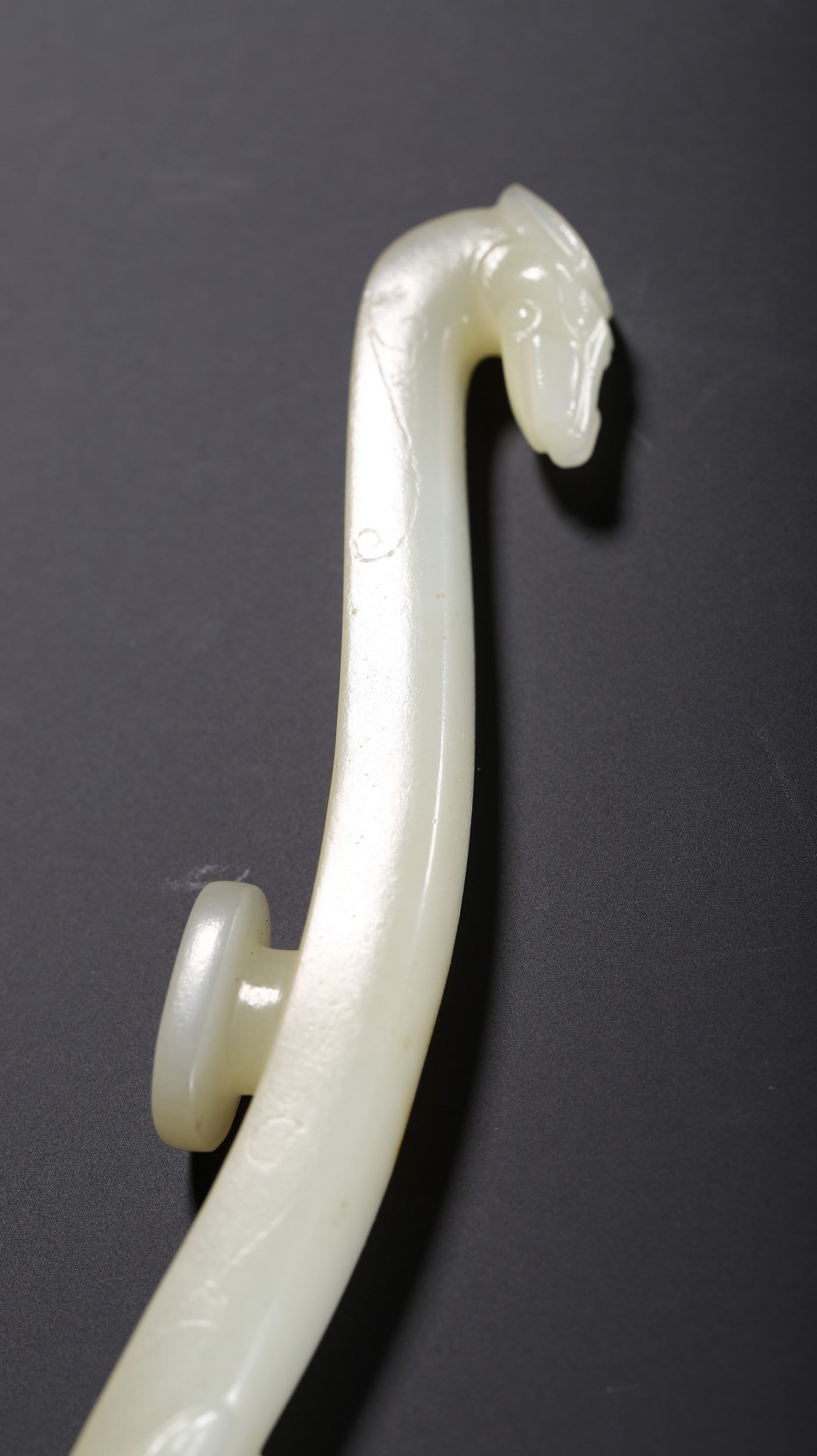 A JADE BELT HOOK - 6