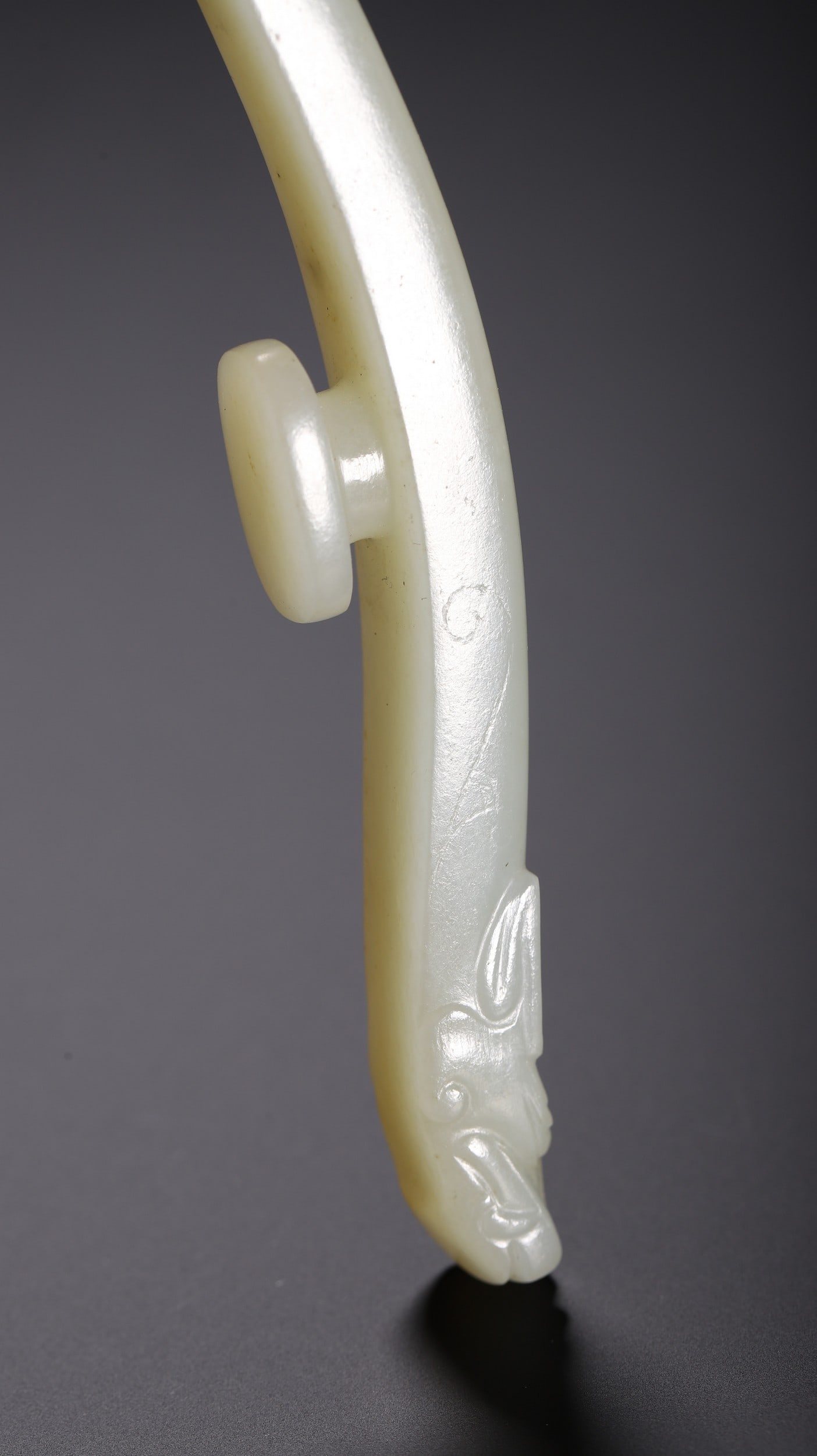 A JADE BELT HOOK - 9