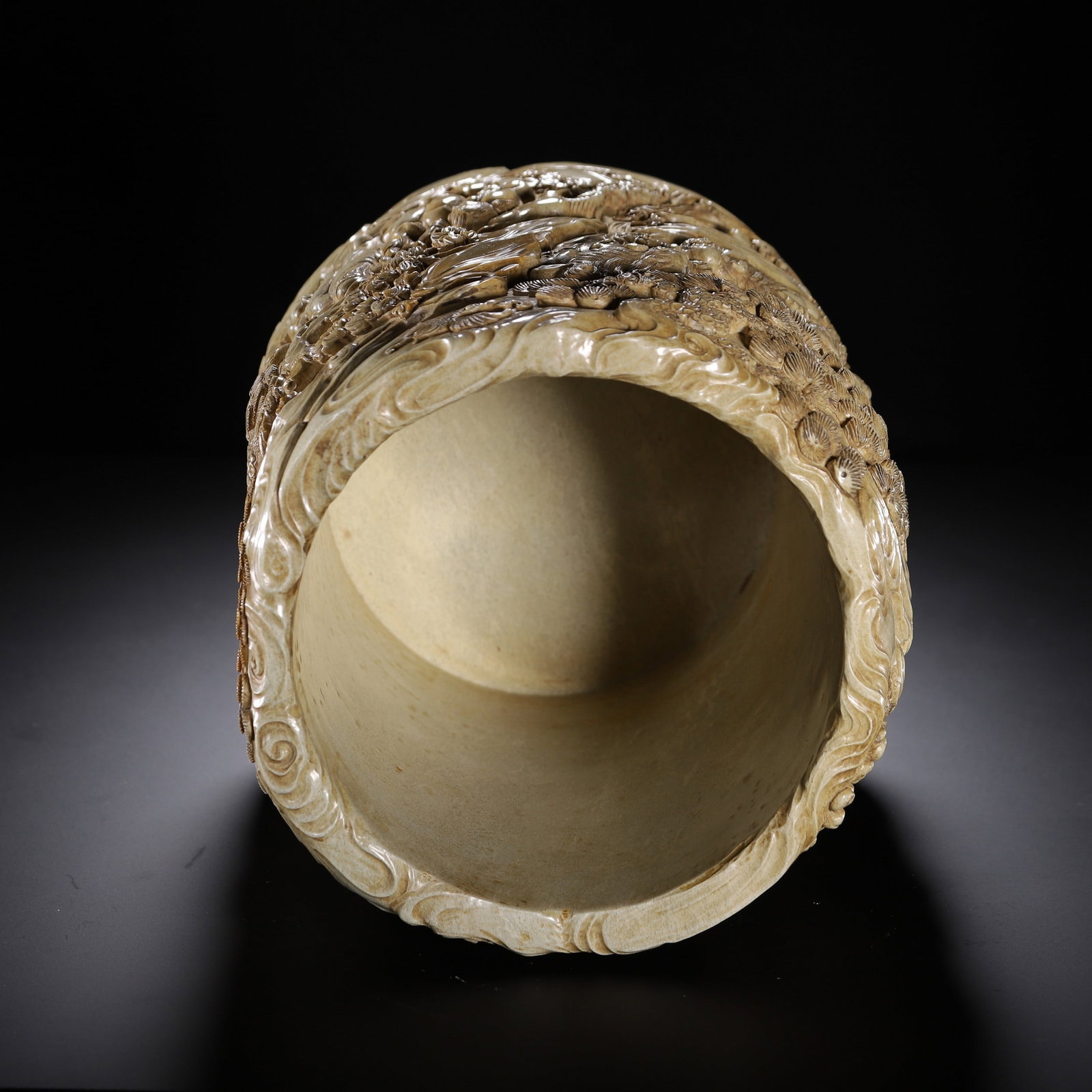 A SHOUSHAN BRUSH POT - 8