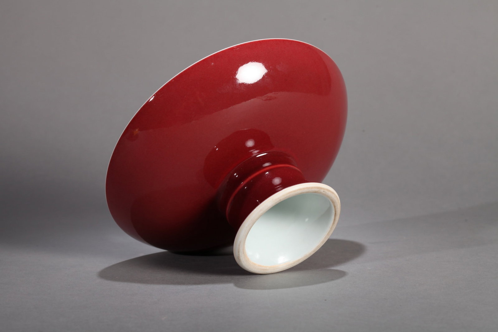 A RED-GLAZED STEM DISH - 4