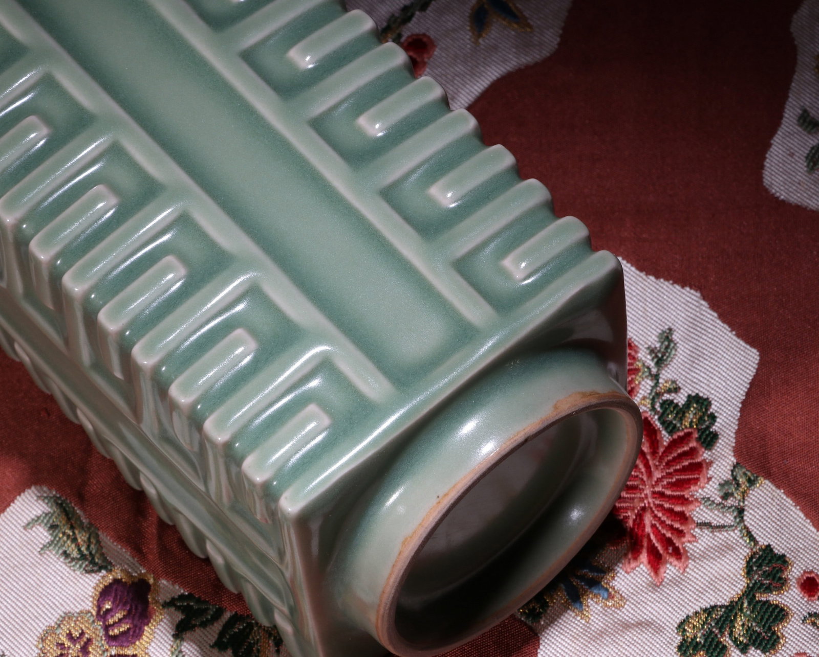 A LONGQUAN VASE - 5