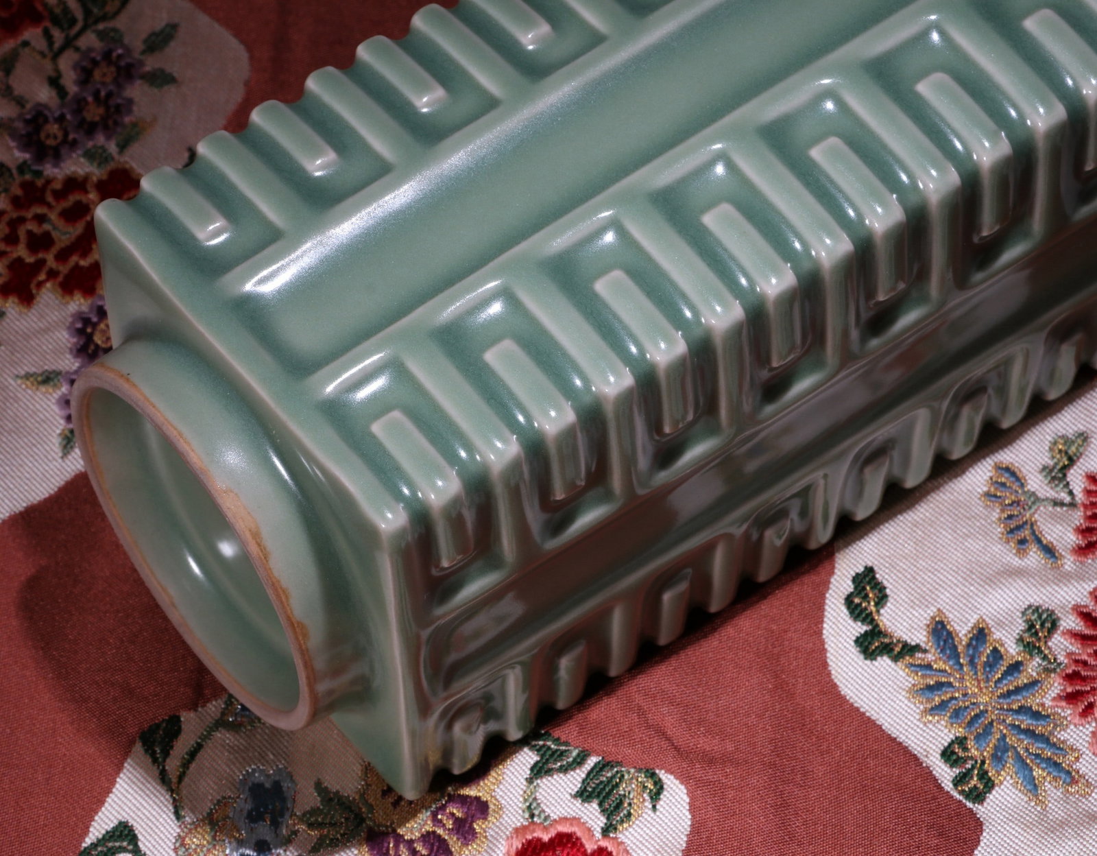 A LONGQUAN VASE - 6