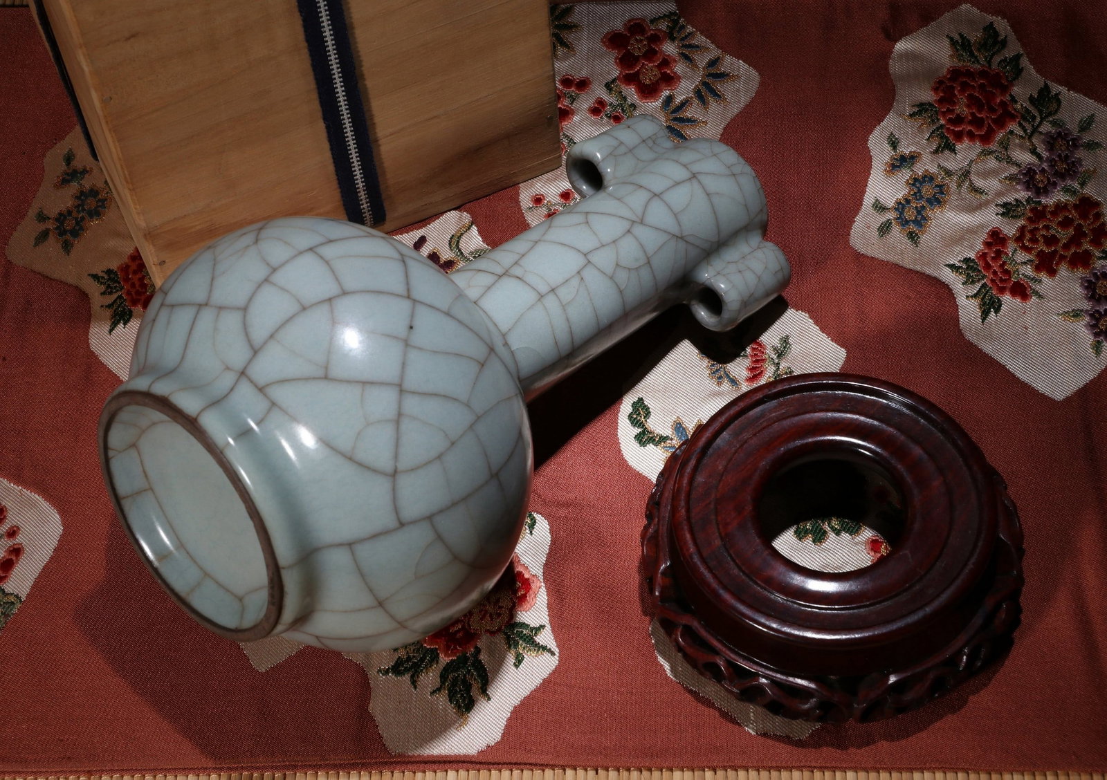 A GUAN VASE - 5
