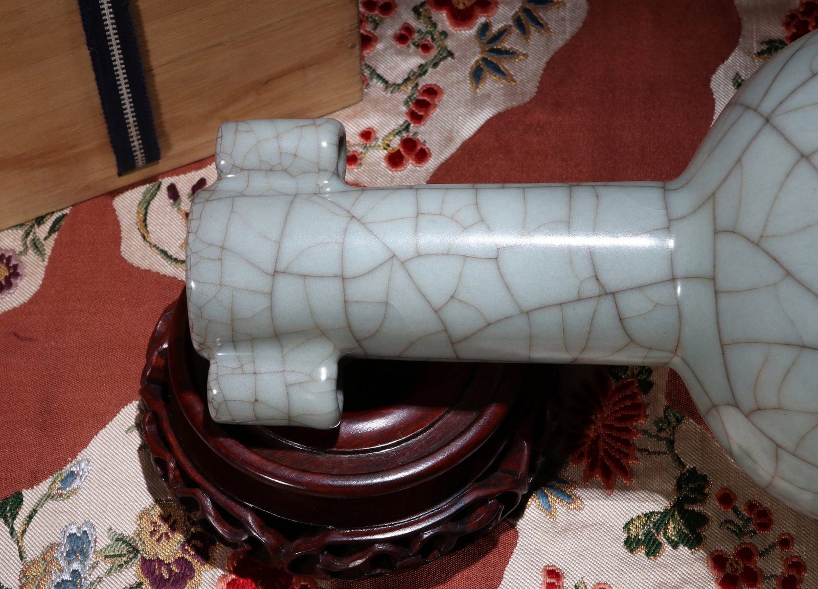 A GUAN VASE - 7