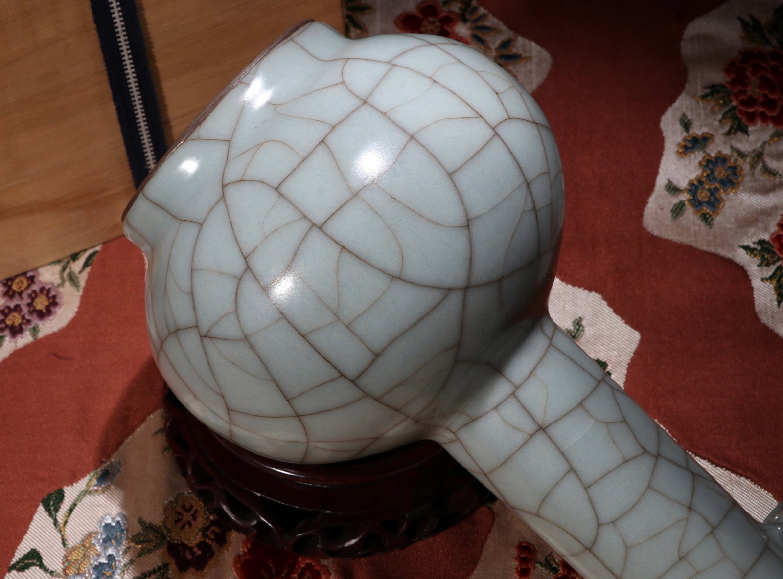 A GUAN VASE - 8