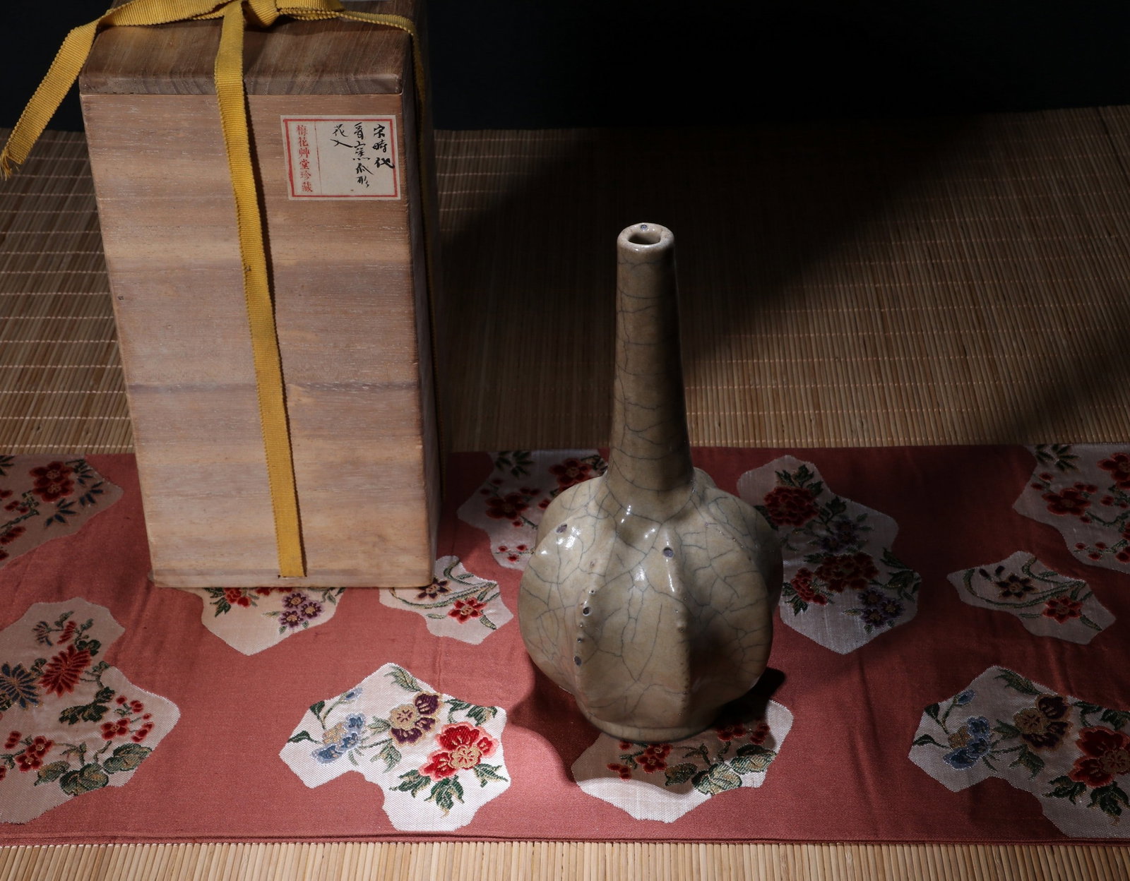 A GE NECK VASE - 2