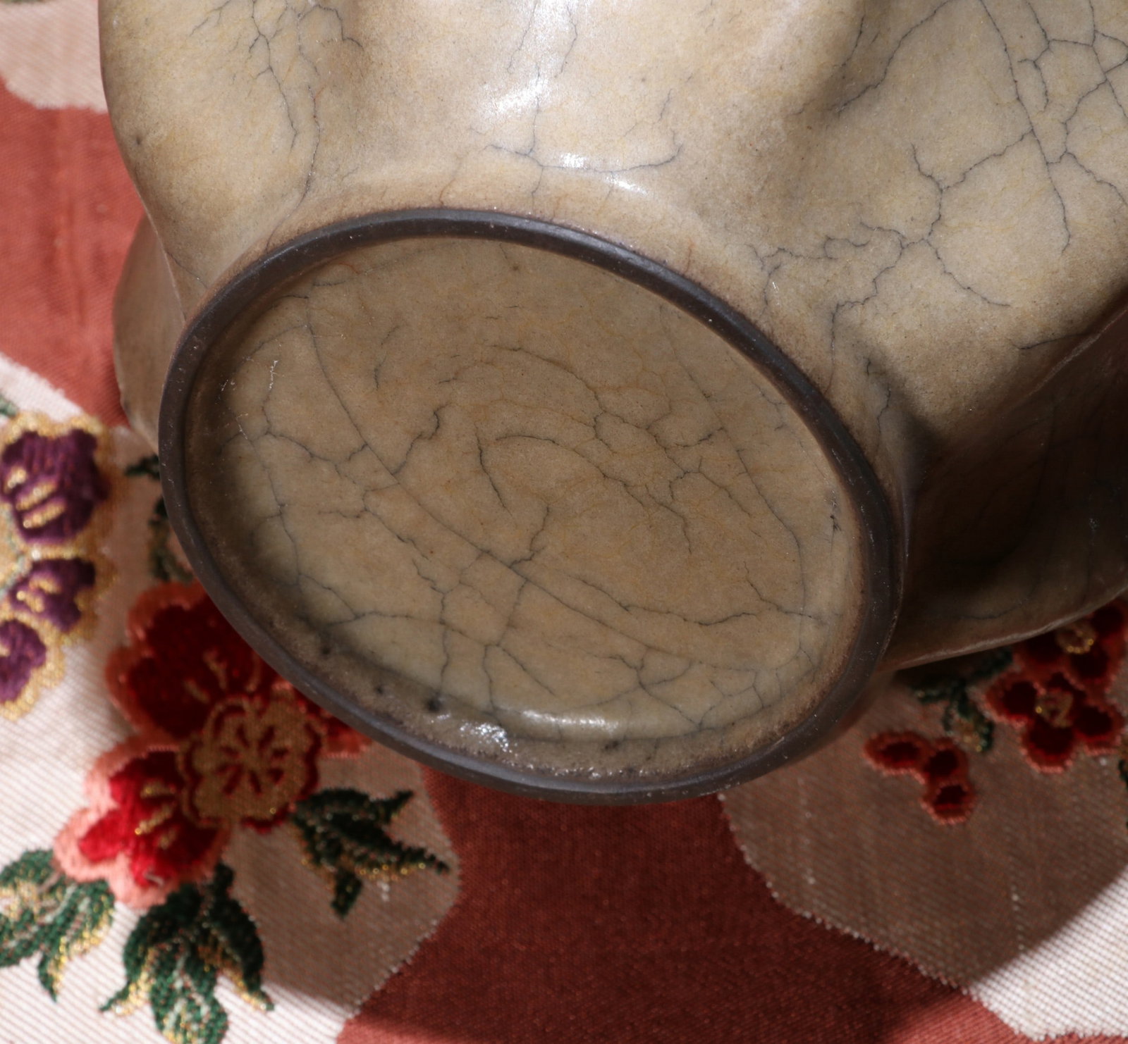 A GE NECK VASE - 6
