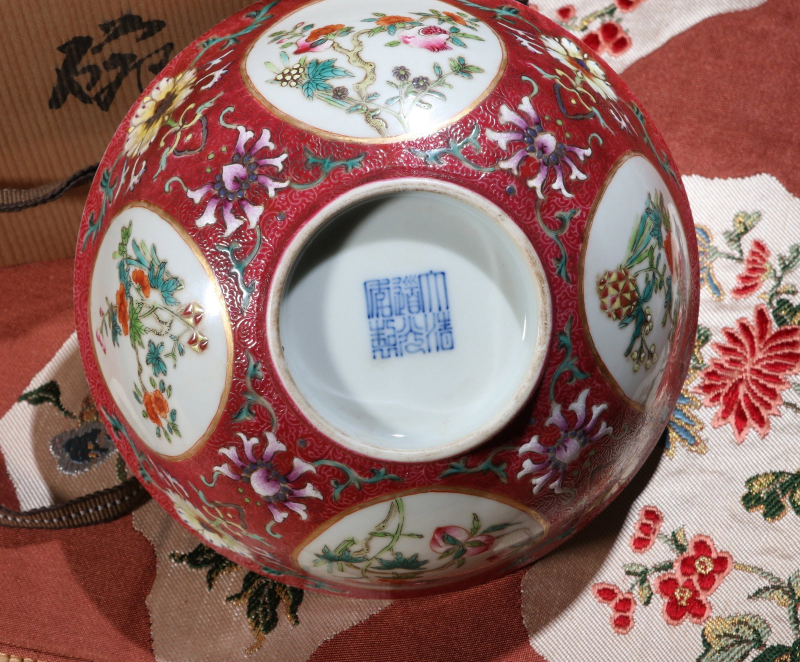A RUBY-GROUND FLORAL BOWL - 4