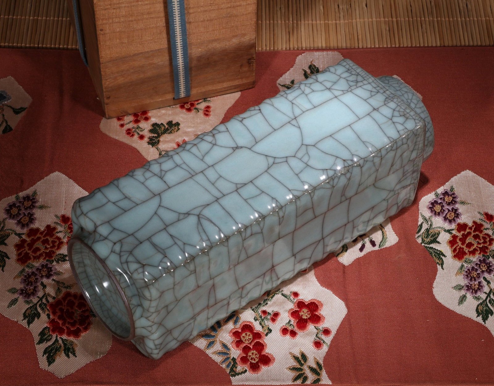 A GUAN CONG-FORM VASE - 4